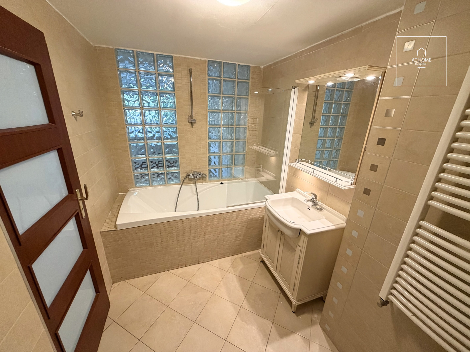 Renovated 81 sqm panoramic apartment with 2 bedrooms on Gellért Hill