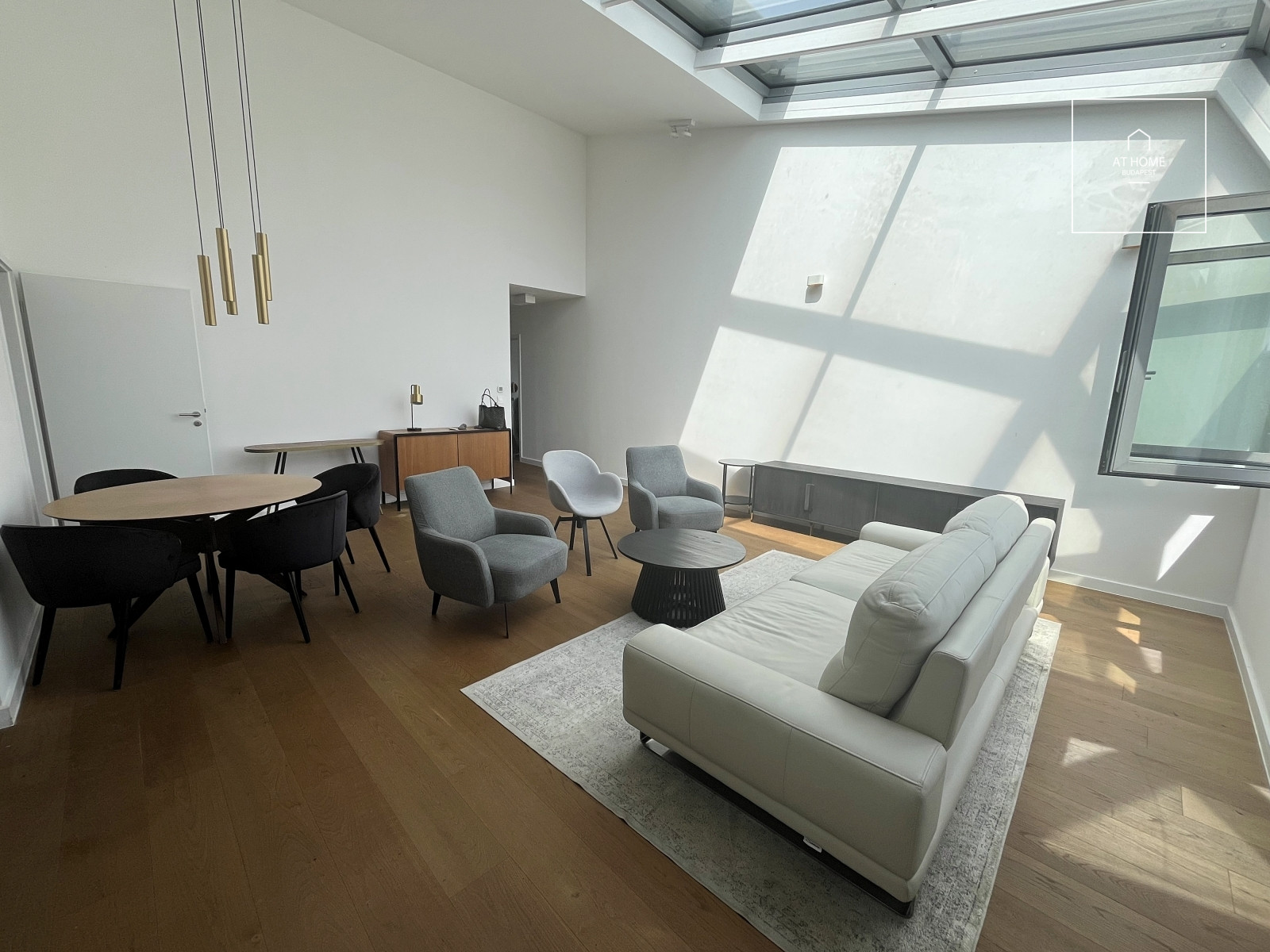 A newly built 2-bedroom apartment with a terrace is available for rent in District VI, Terézváros