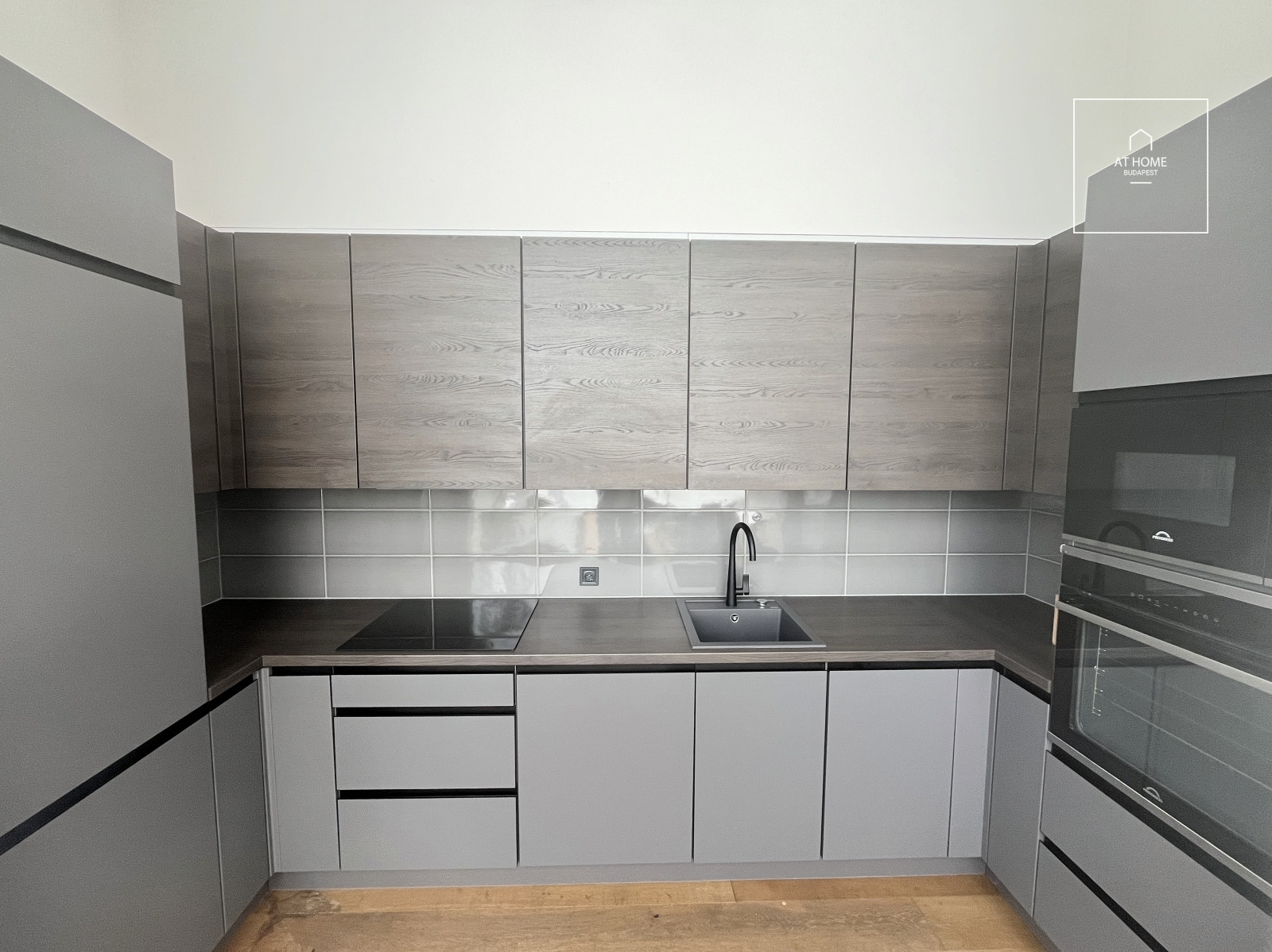 A newly built 2-bedroom apartment with a terrace is available for rent in District VI, Terézváros