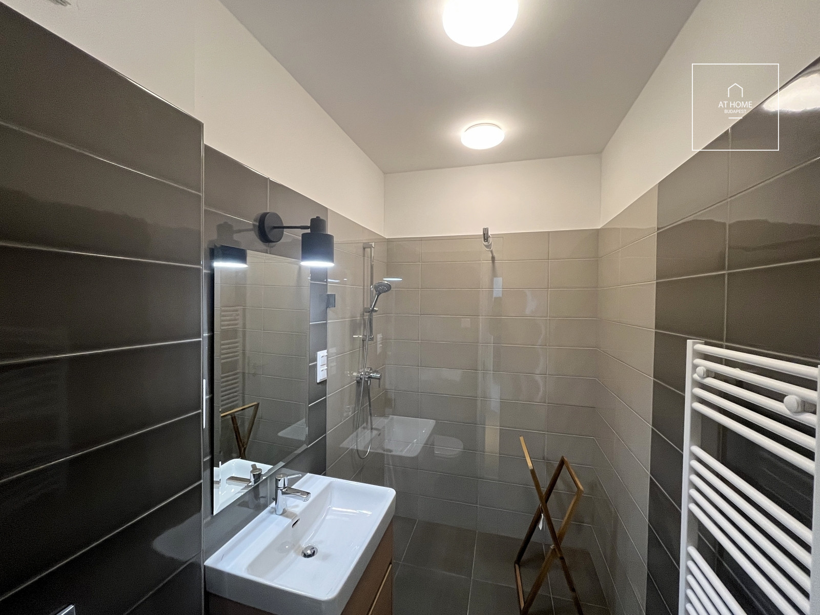 A newly built 2-bedroom apartment with a terrace is available for rent in District VI, Terézváros