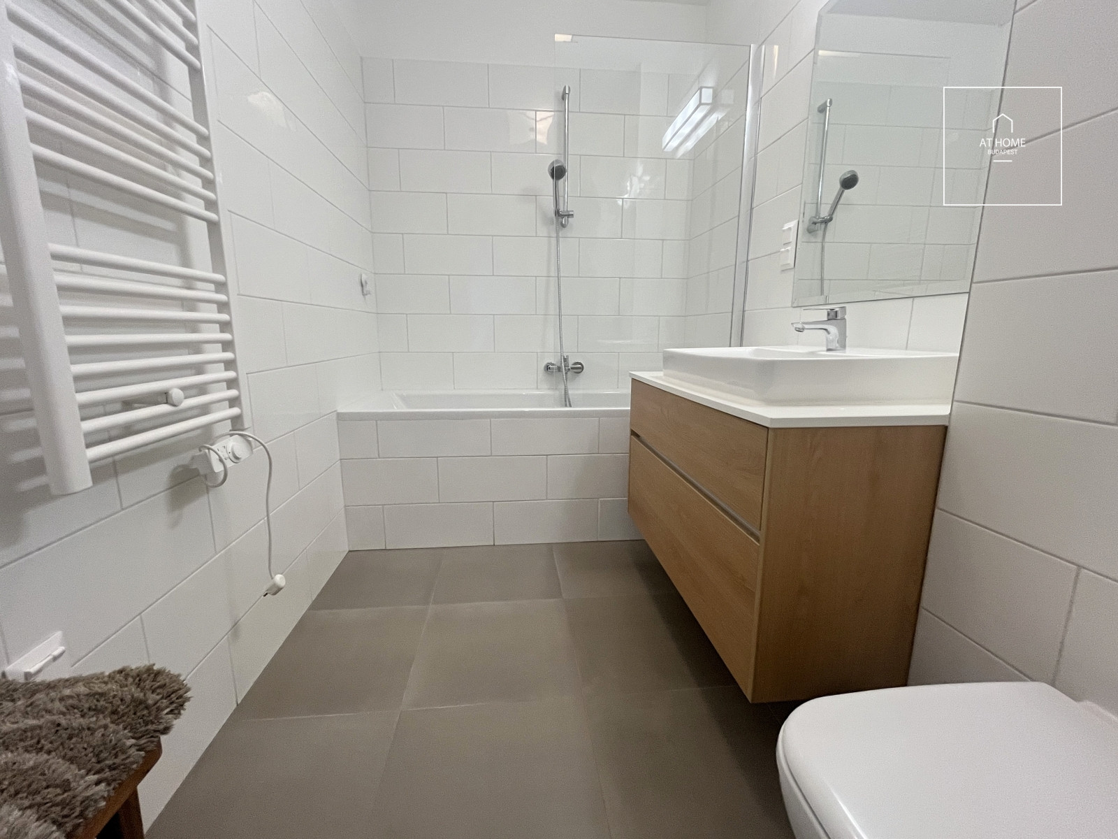 A newly built 2-bedroom apartment with a terrace is available for rent in District VI, Terézváros