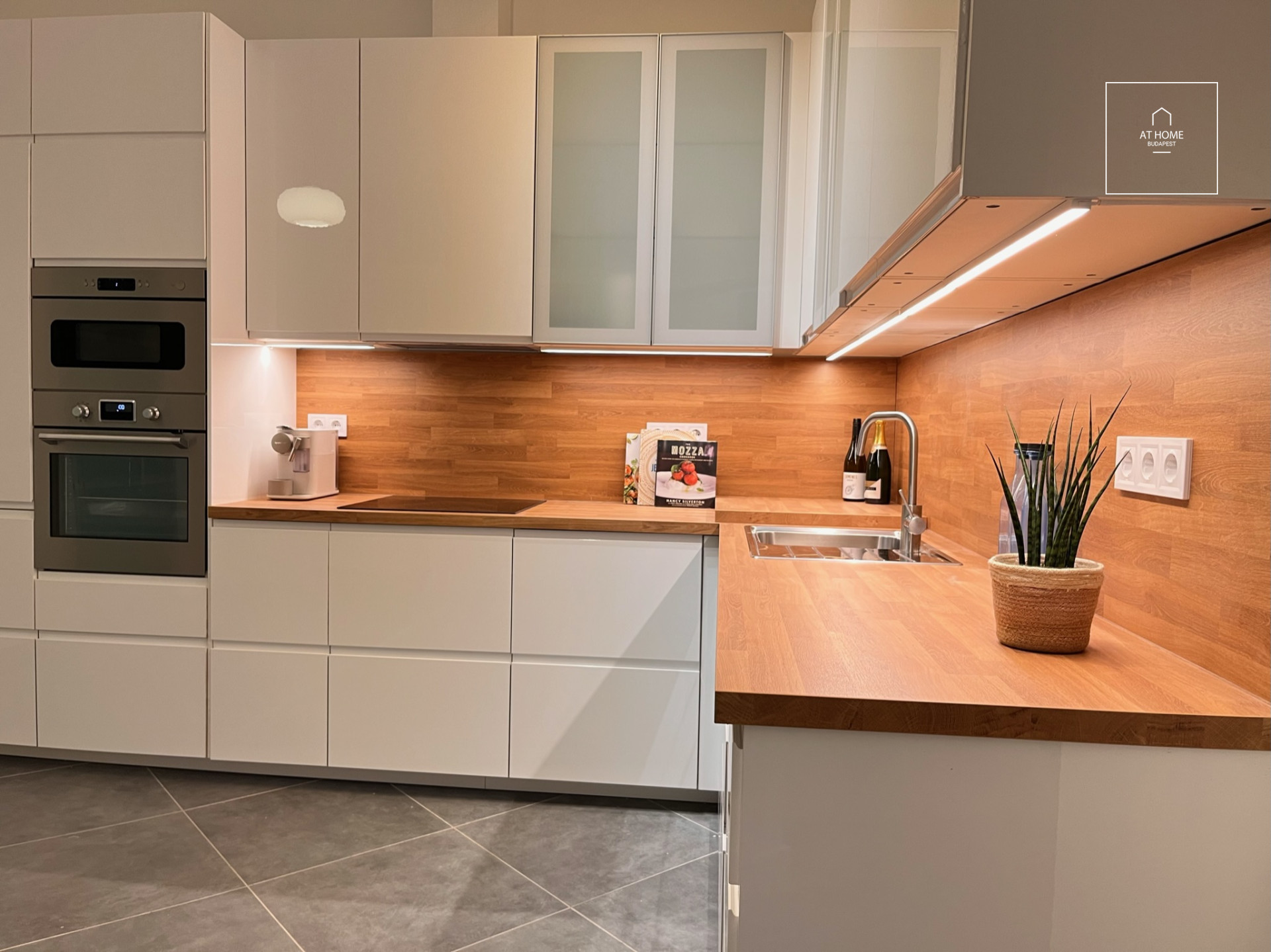 Refurbished, modern apartment for rent Budapest VI. district, Terézváros