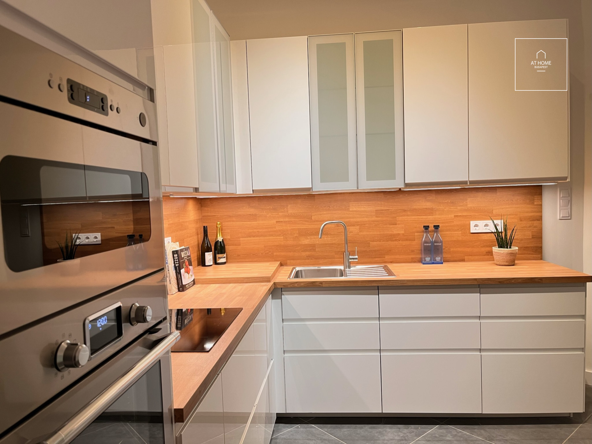 Refurbished, modern apartment for rent Budapest VI. district, Terézváros