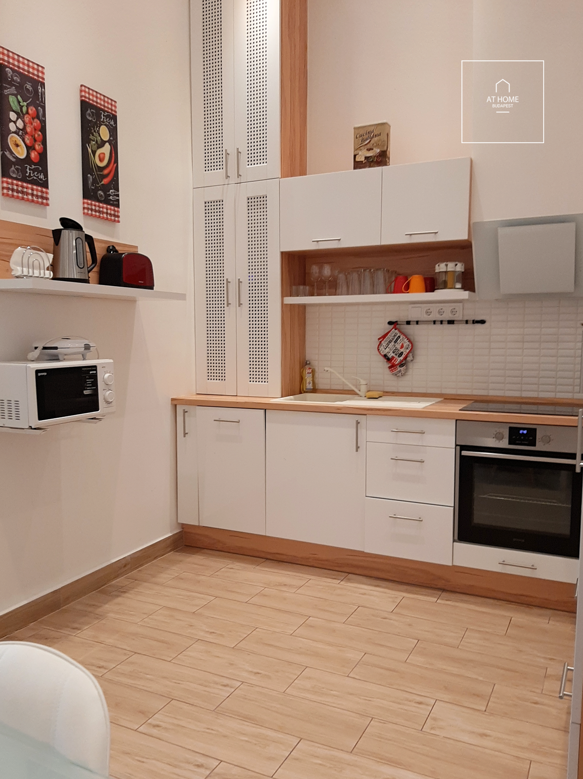 Renovated 65 sqm apartment with 1 bedroom in District VI