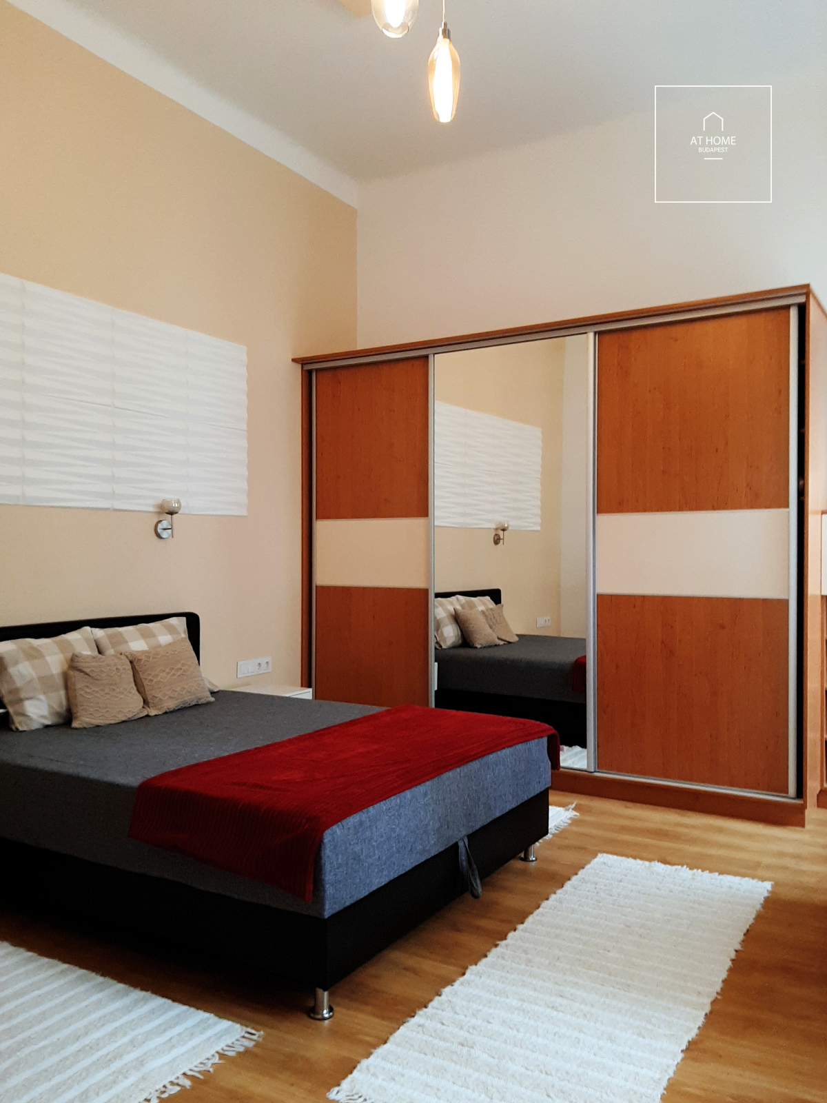 Renovated 65 sqm apartment with 1 bedroom in District VI