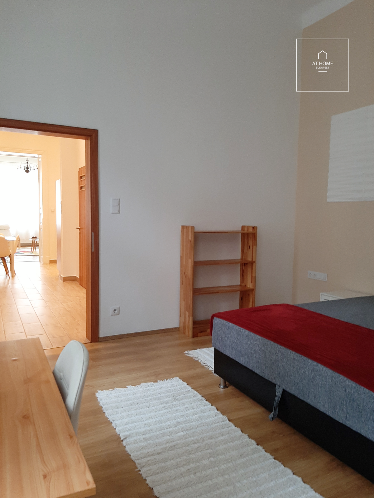 Renovated 65 sqm apartment with 1 bedroom in District VI