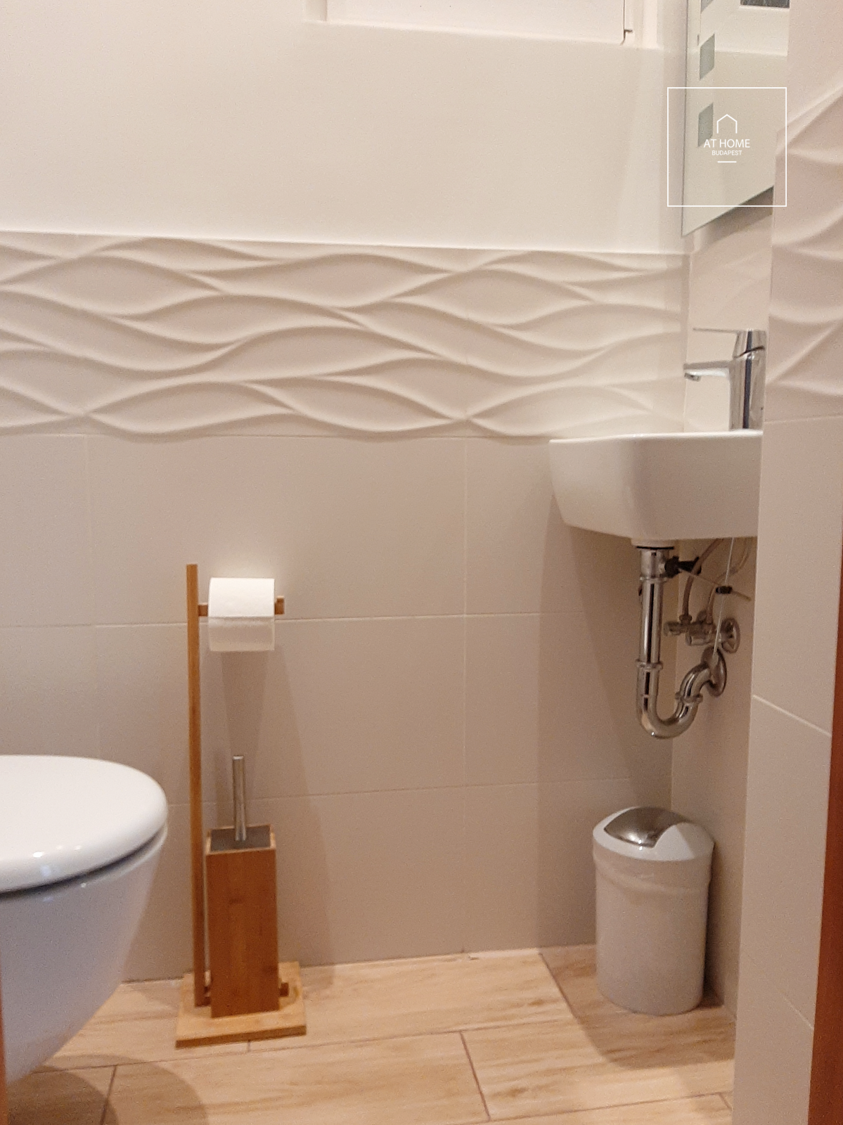 Renovated 65 sqm apartment with 1 bedroom in District VI