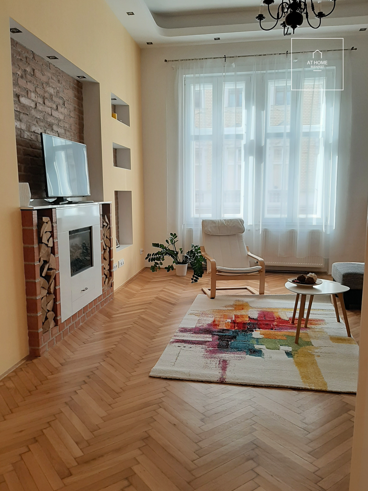 Renovated 65 sqm apartment with 1 bedroom in District VI