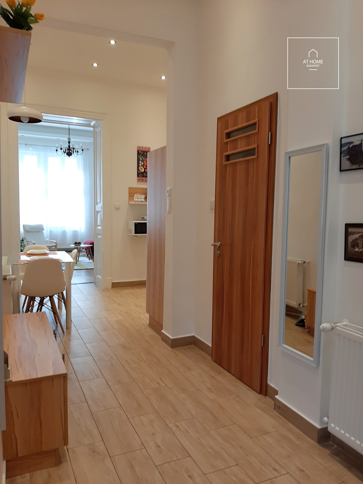 Renovated 65 sqm apartment with 1 bedroom in District VI