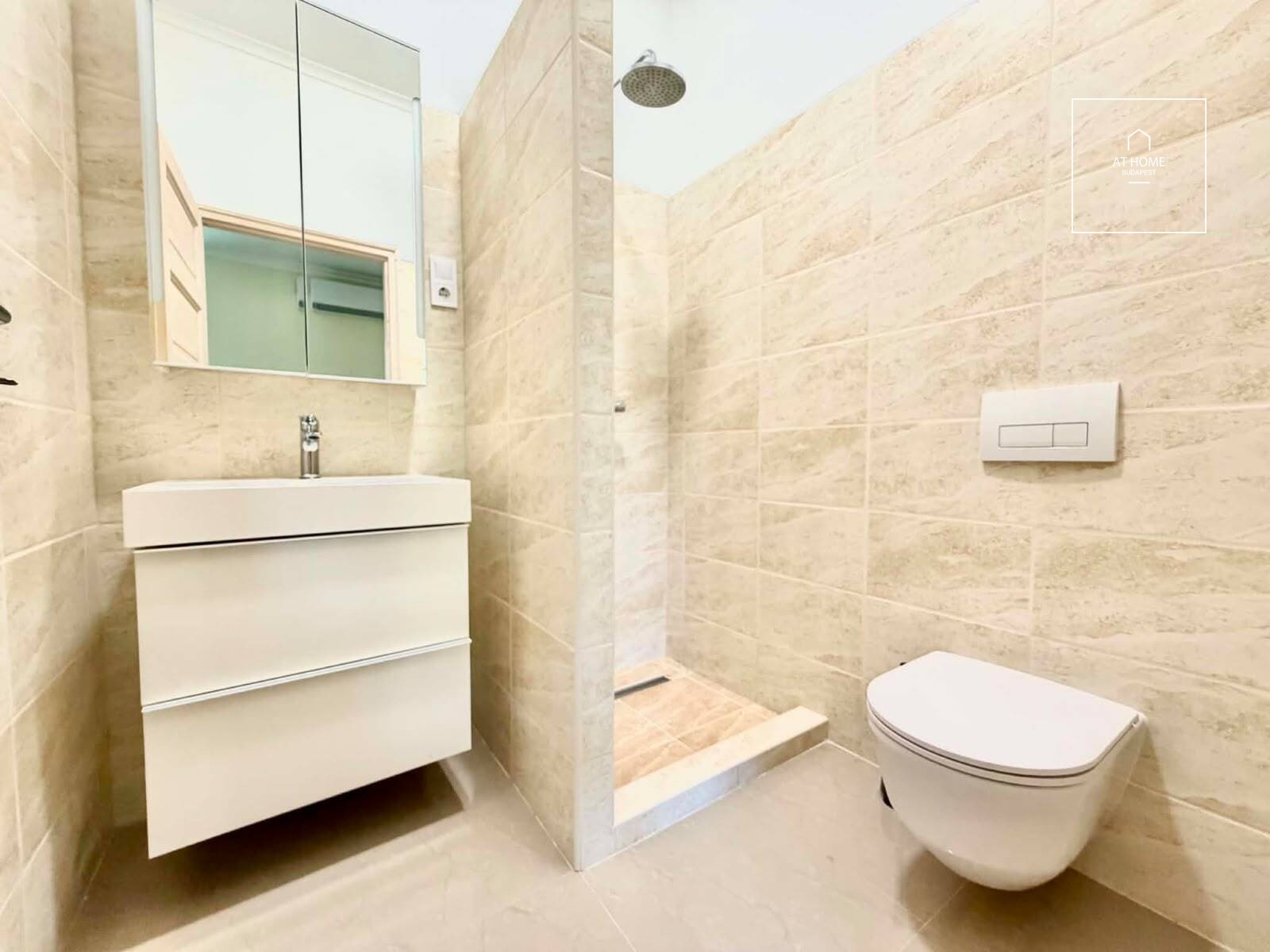 Refurbished 3-bedroom apartment for rent Budapest III. district, Remetehegy