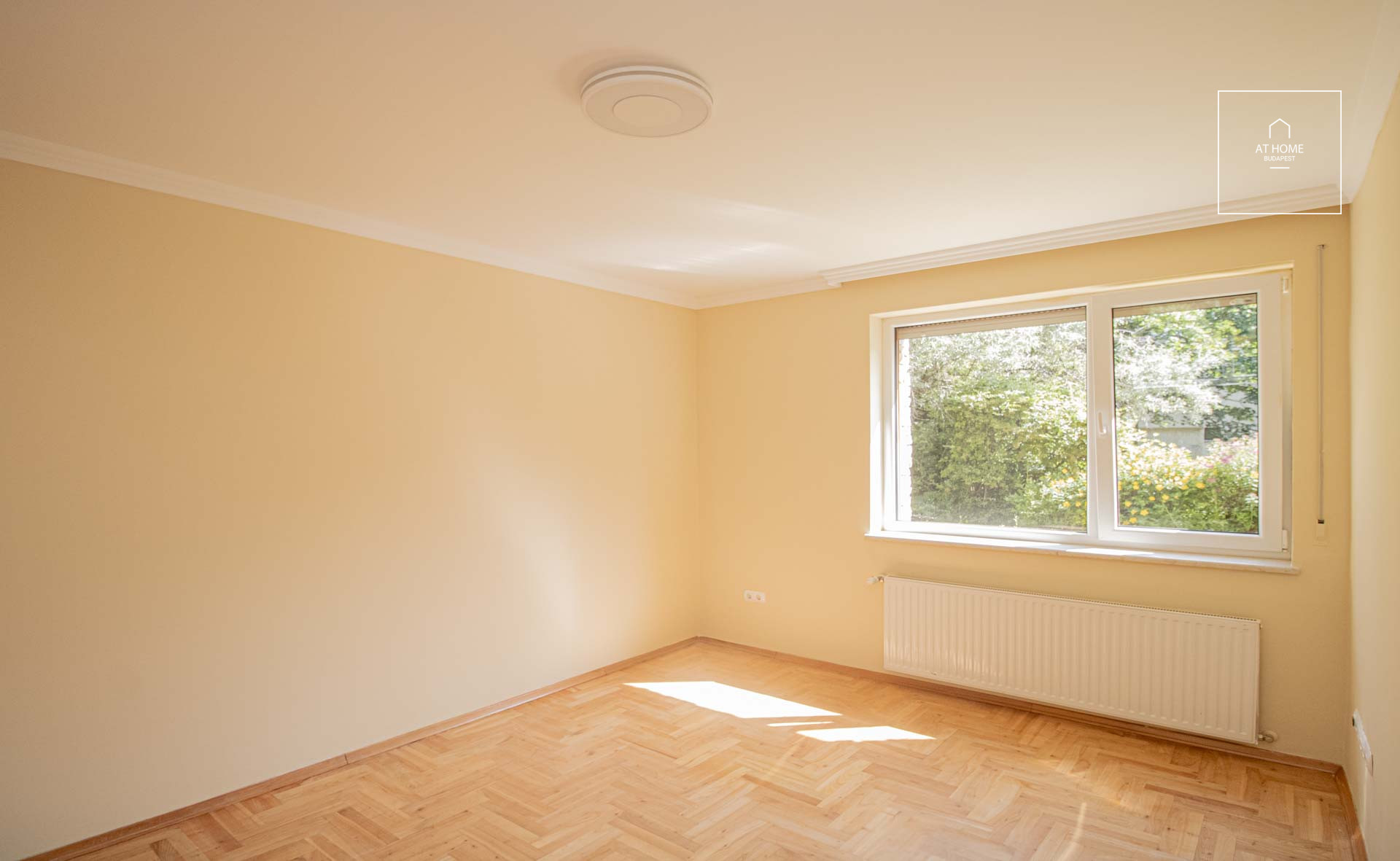111 m2 ground floor apartment with 3 bedrooms for rent in 12th district of Budapest