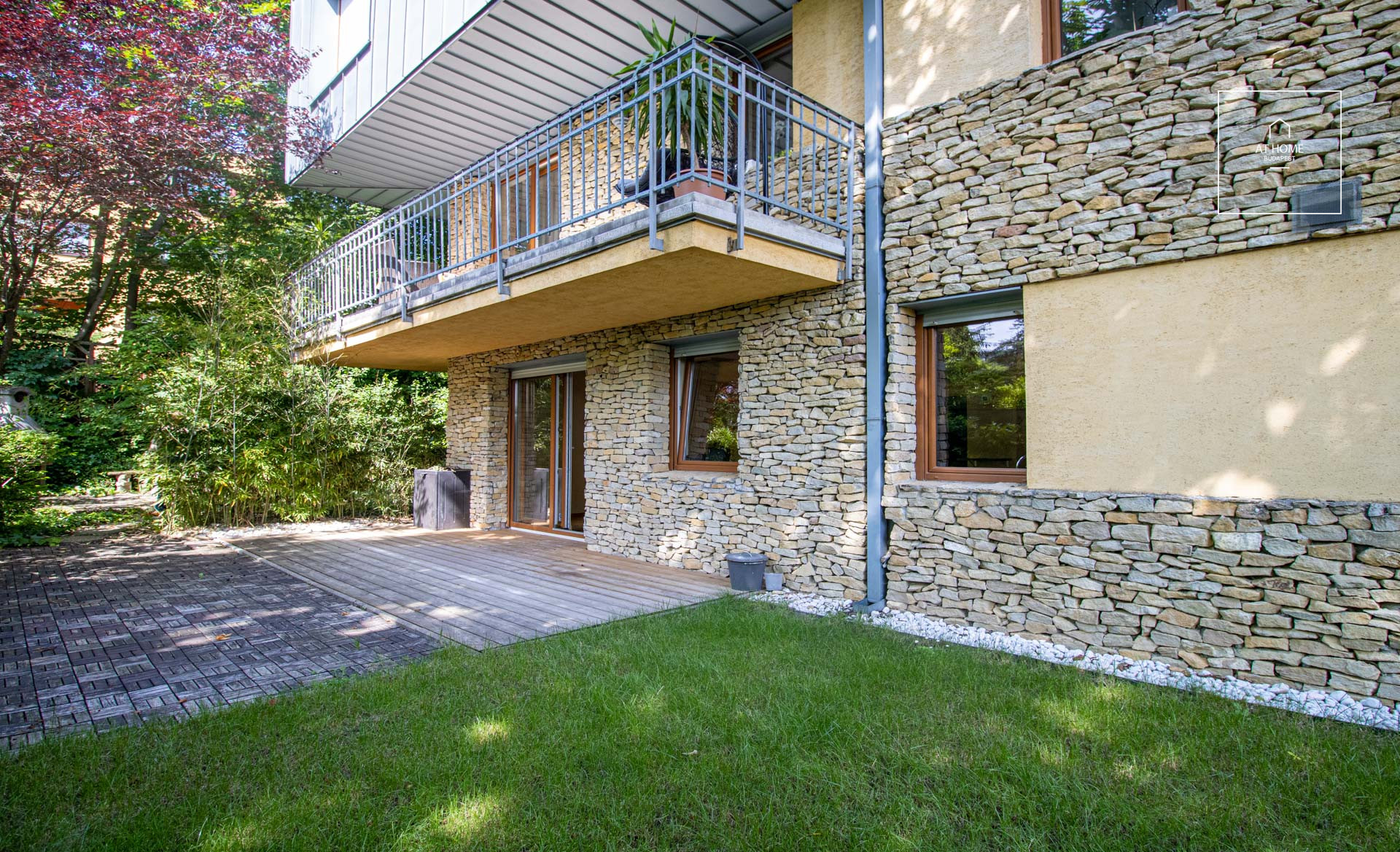 111 m2 ground floor apartment with 3 bedrooms for rent in 12th district of Budapest