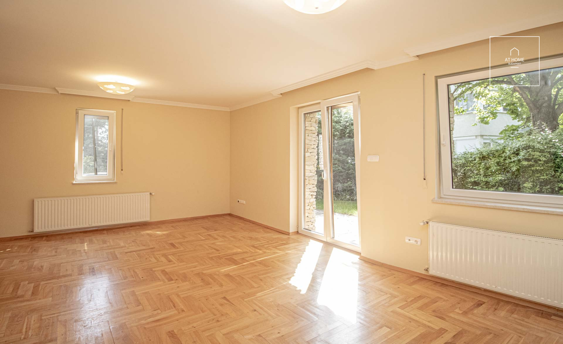111 m2 ground floor apartment with 3 bedrooms for rent in 12th district of Budapest