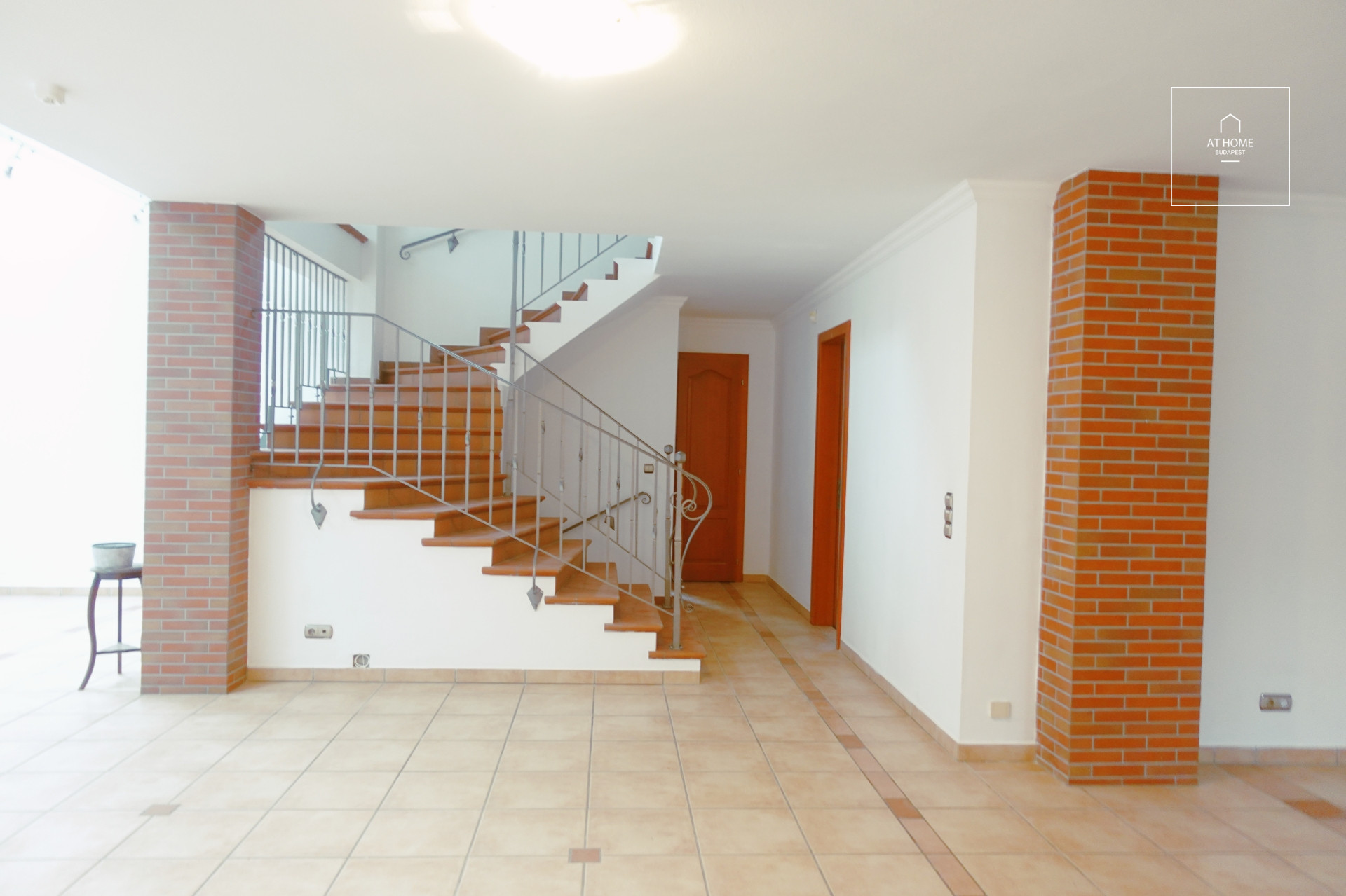 Elegant detached house for rent  II/A. district, Széphalom