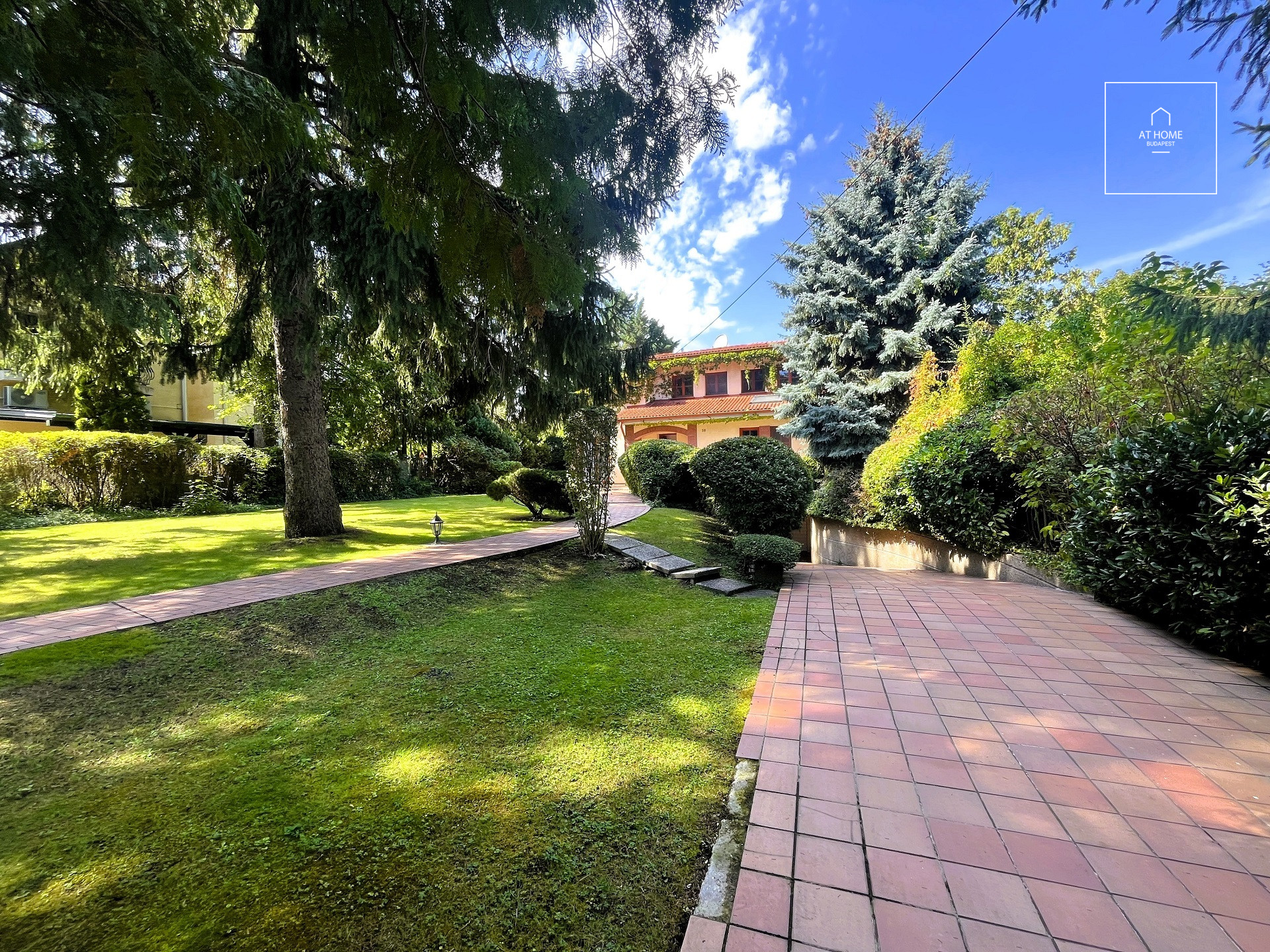 Elegant detached house for rent  II/A. district, Széphalom