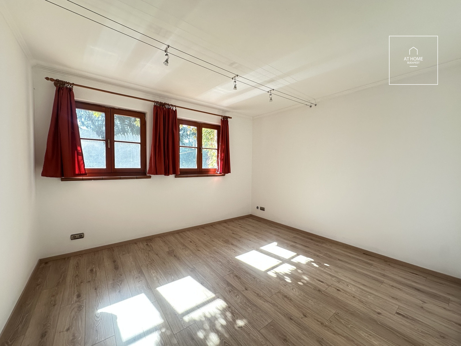 Elegant detached house for rent  II/A. district, Széphalom