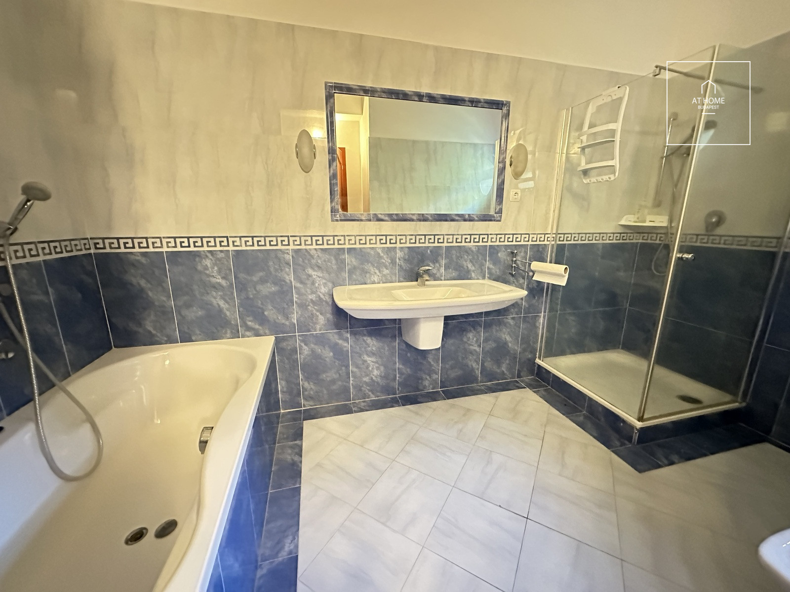 Elegant detached house for rent  II/A. district, Széphalom