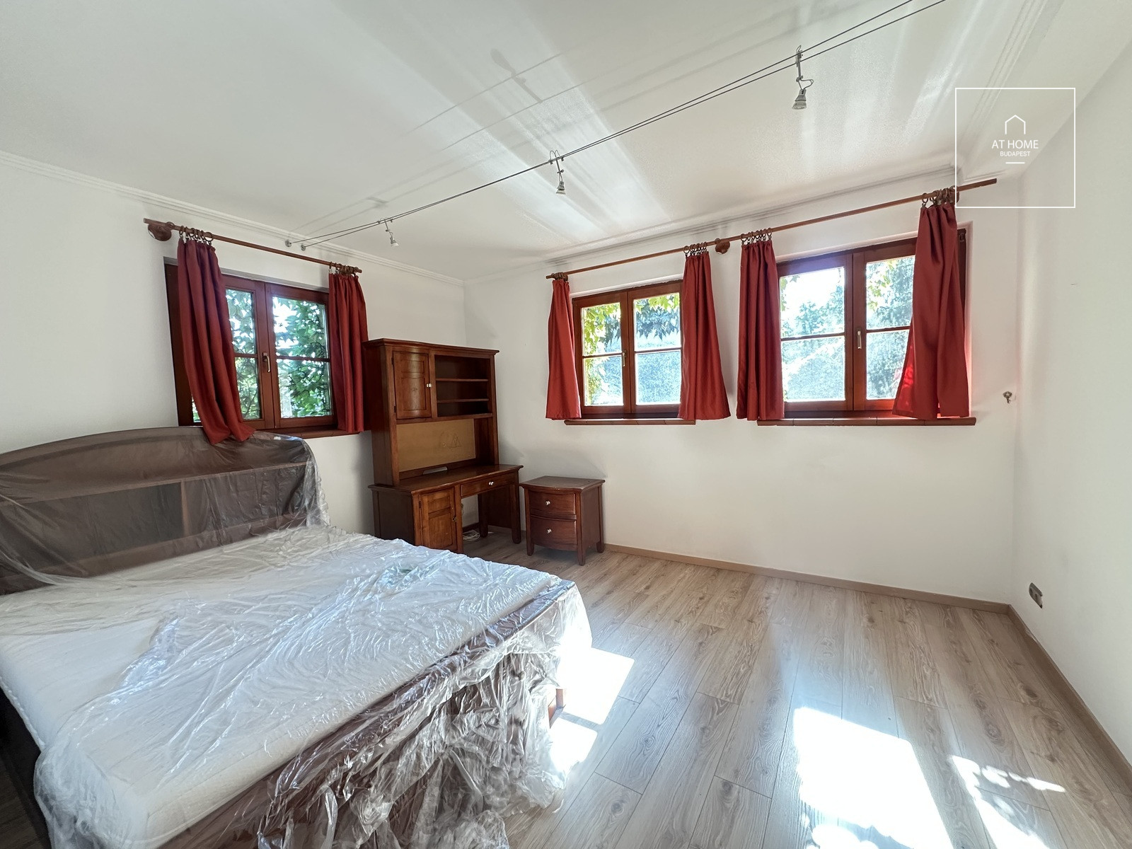 Elegant detached house for rent  II/A. district, Széphalom