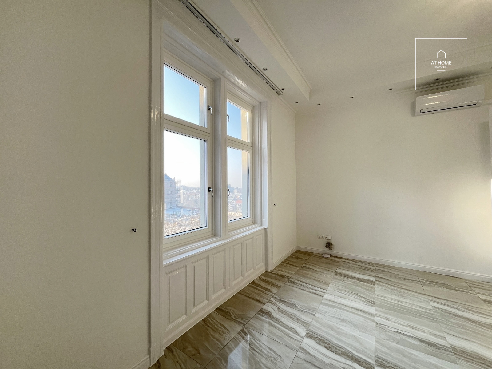 Fully renovated 114 sqm two-bedroom apartment in District I, Castle Quarter