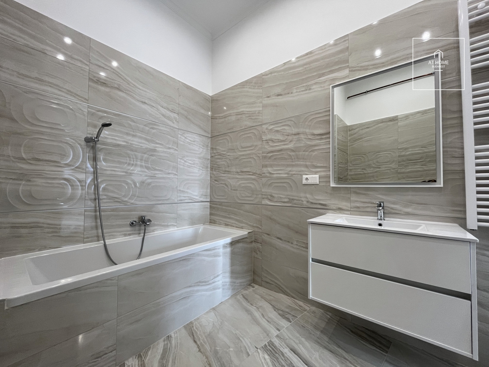 Fully renovated 114 sqm two-bedroom apartment in District I, Castle Quarter