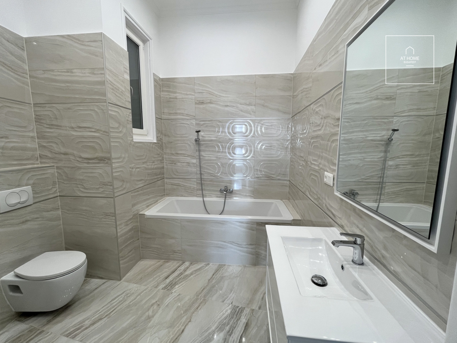 Fully renovated 114 sqm two-bedroom apartment in District I, Castle Quarter