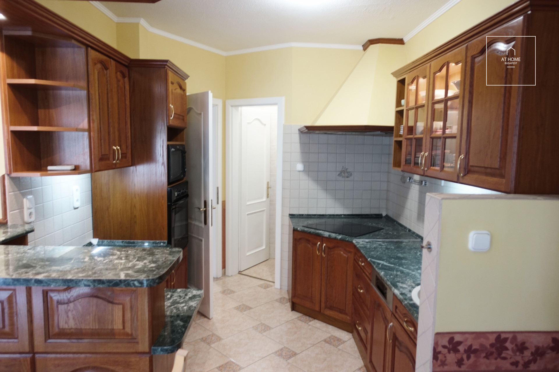 3-BR apartment for rent close to schools in the II. district
