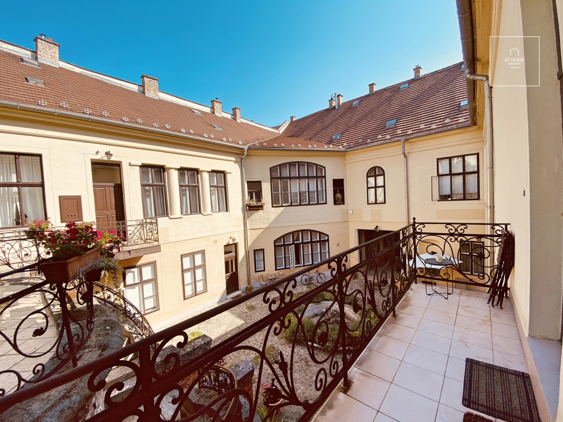 Beautifully renovated flat for rent in Budapest I. district close to Buda Castle