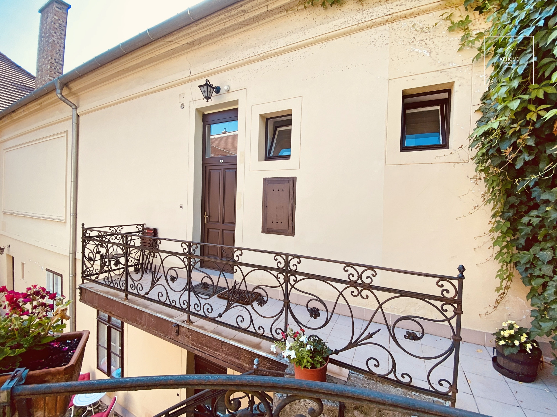 Beautifully renovated flat for rent in Budapest I. district close to Buda Castle