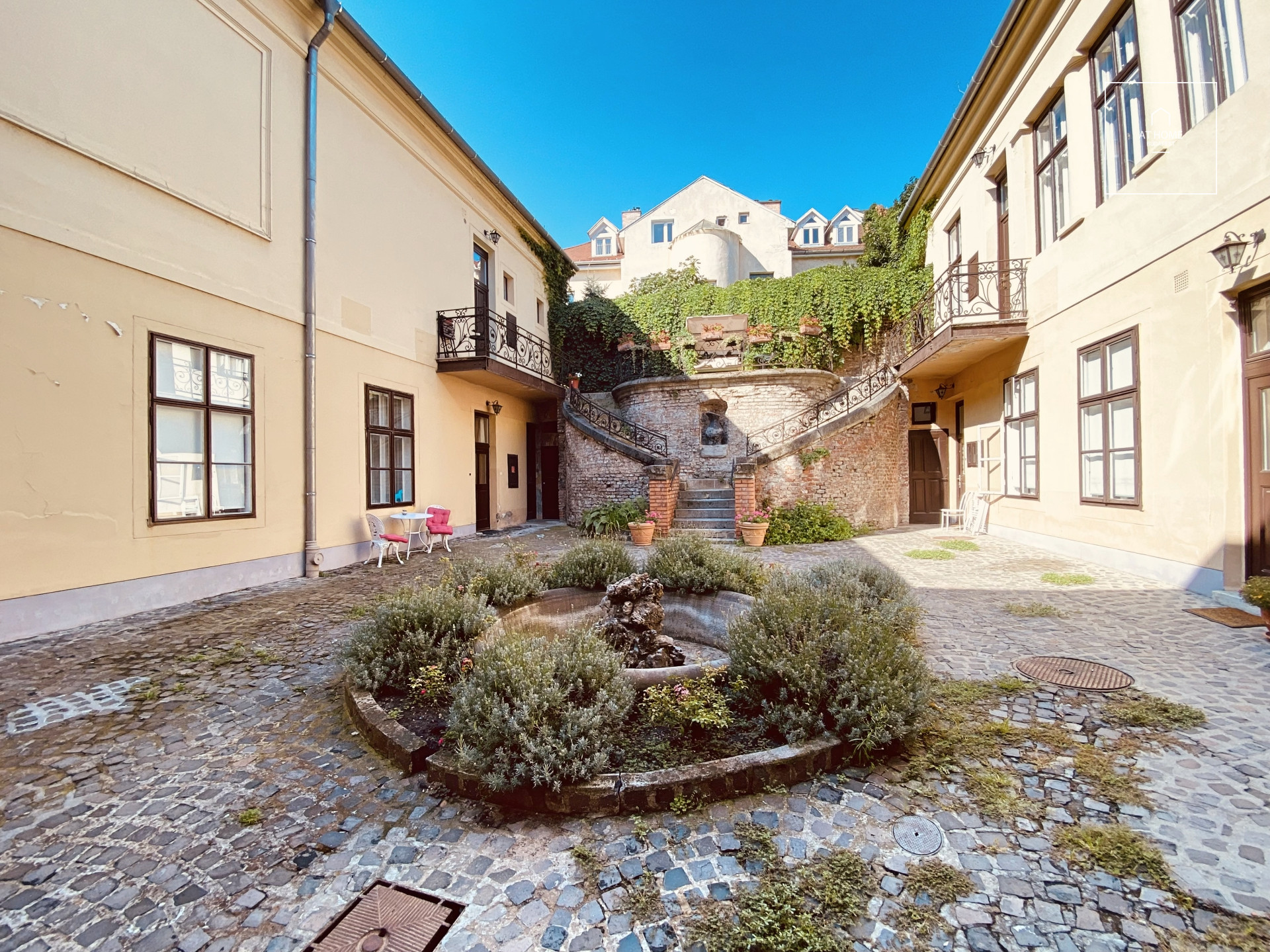 Beautifully renovated flat for rent in Budapest I. district close to Buda Castle
