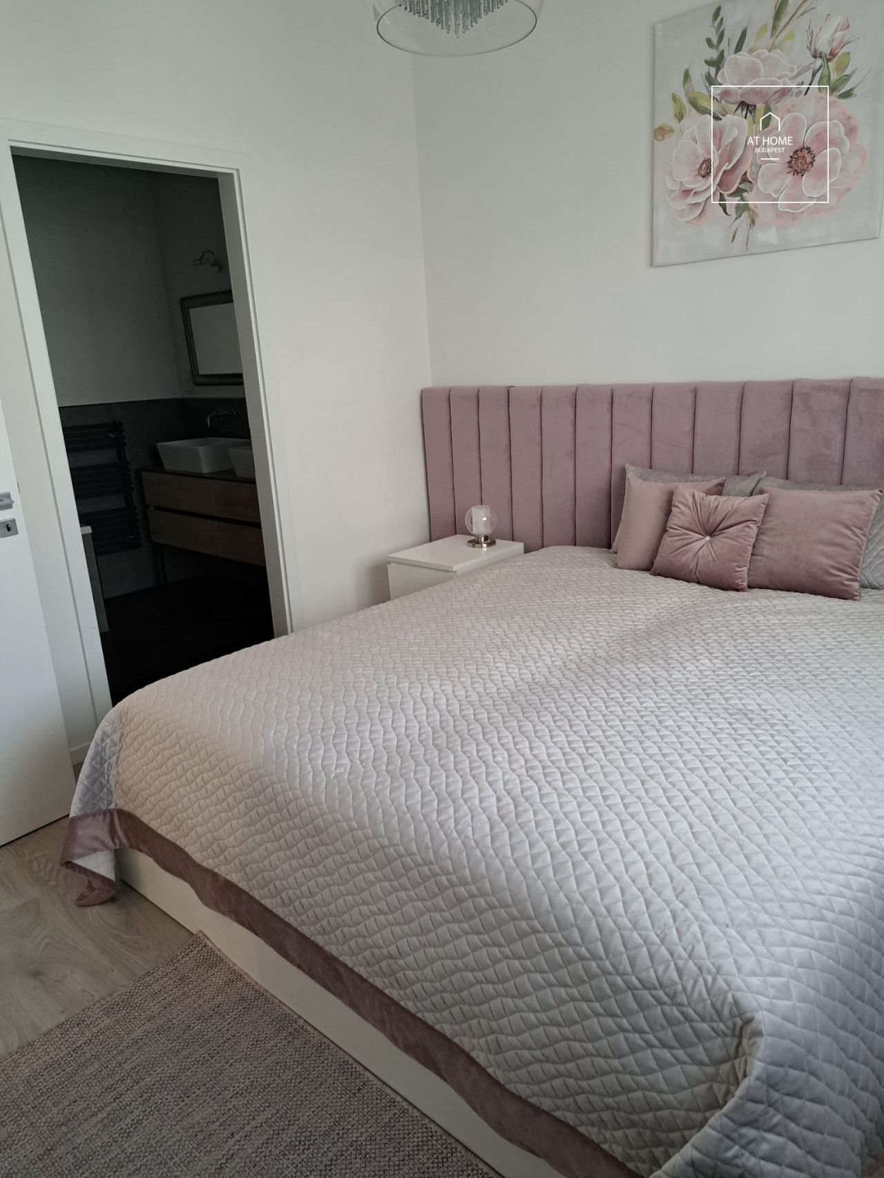 Two-bedroom exclusive apartment with panoramic views for rent in Budapest, District XIII, Marina Part