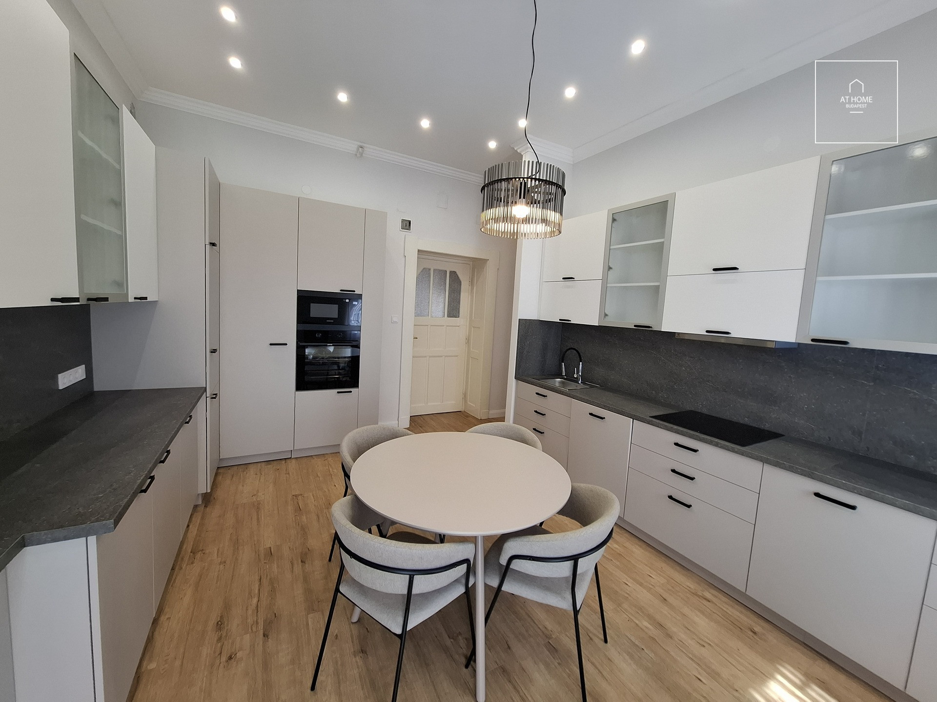 Renovated 103 sqm 2-bedroom apartment in District XIII, Újlipótváros