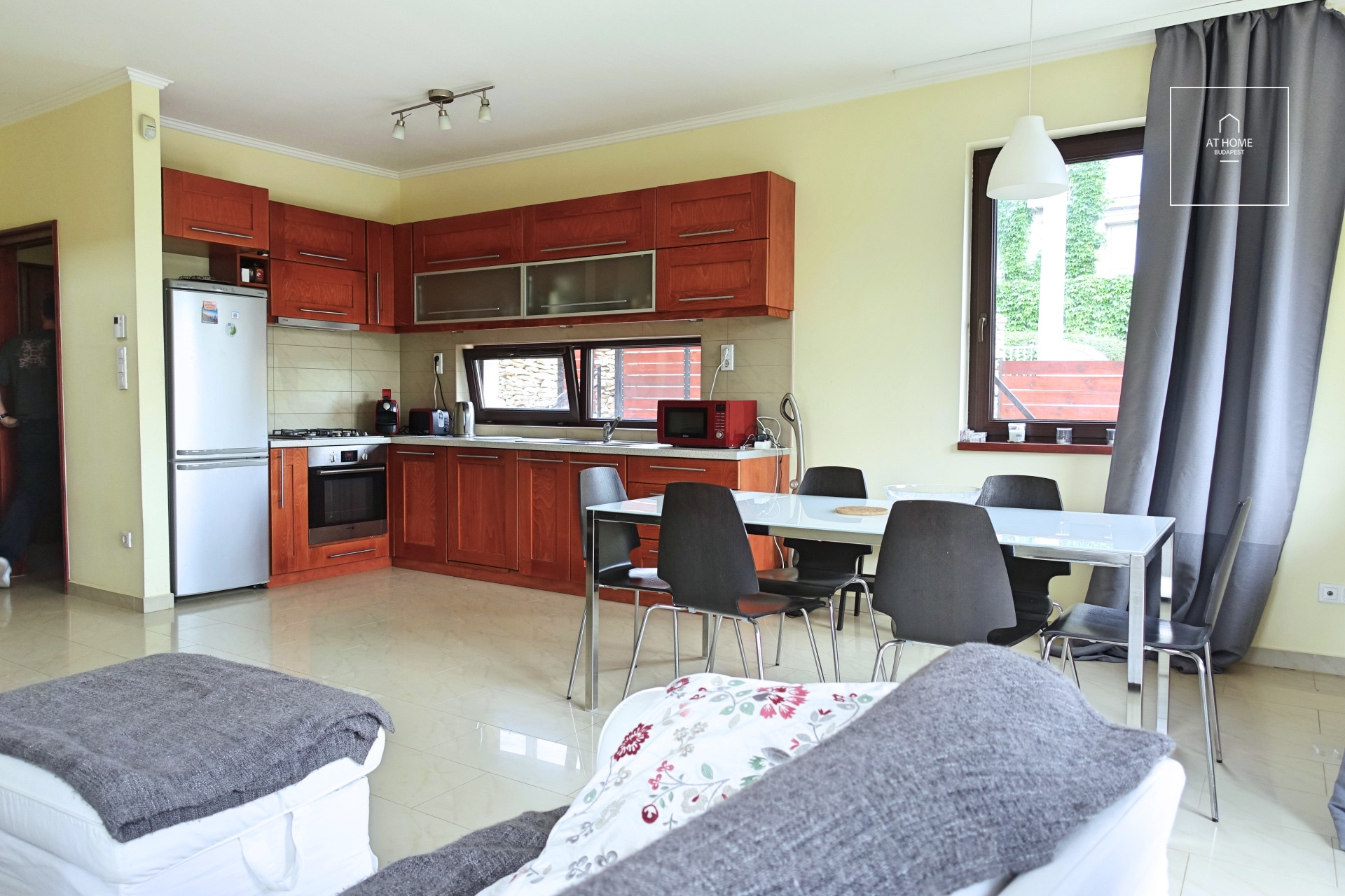 Mediterranean-Style Semi-Detached House with Panoramic Views in Pesthidegkút