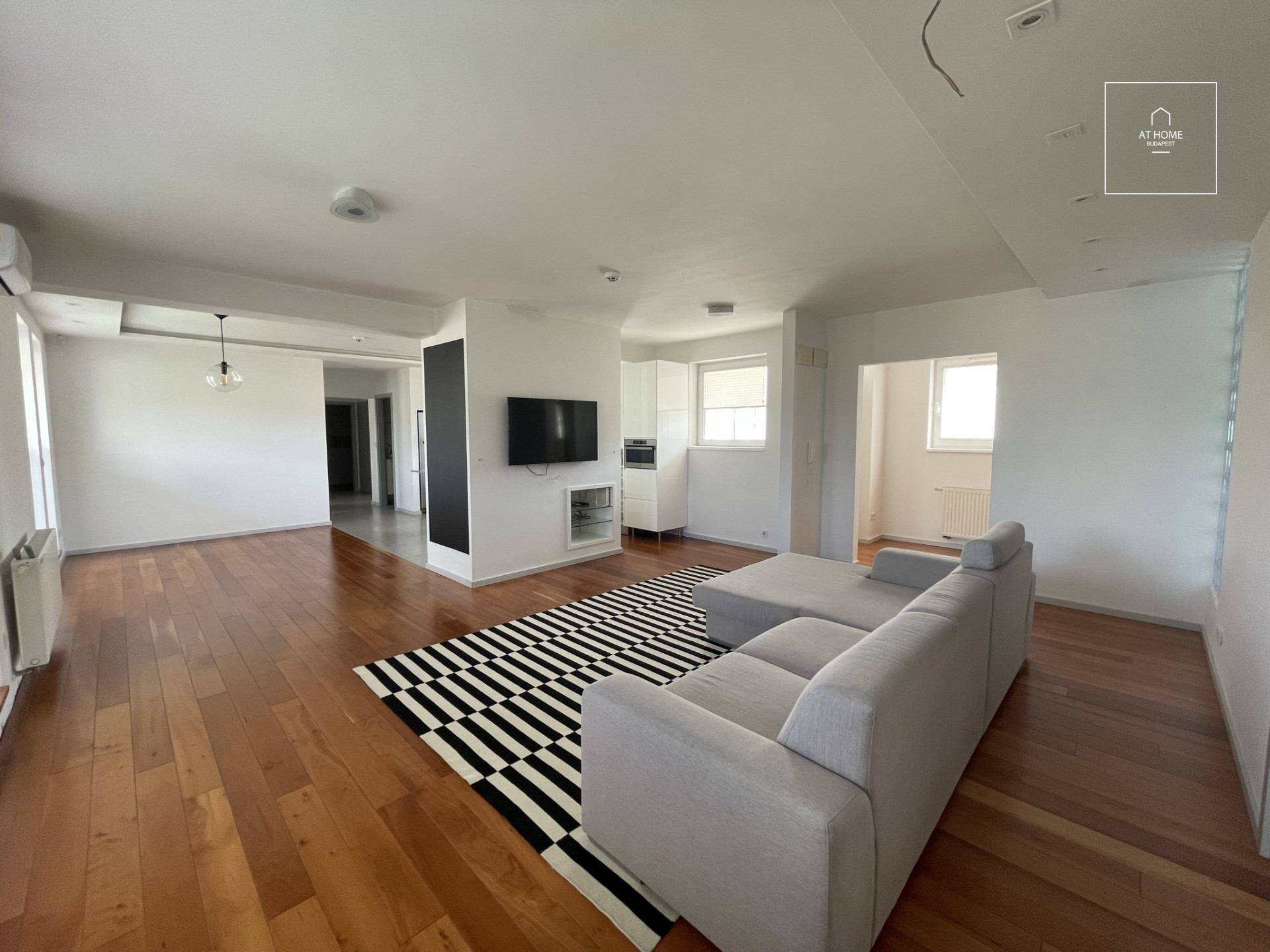 Three-bedroom apartment with terrace for rent Budapest XIII. district Újlipotváros