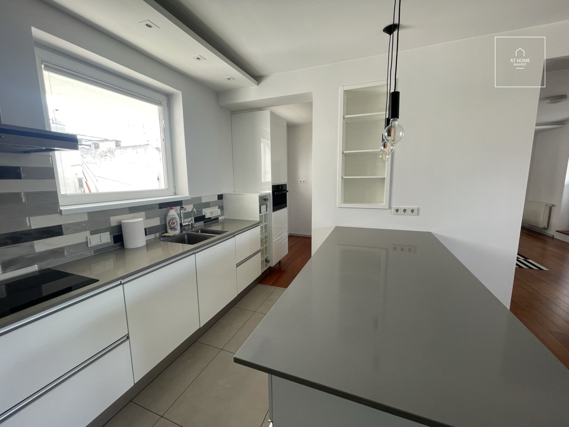 Three-bedroom apartment with terrace for rent Budapest XIII. district Újlipotváros
