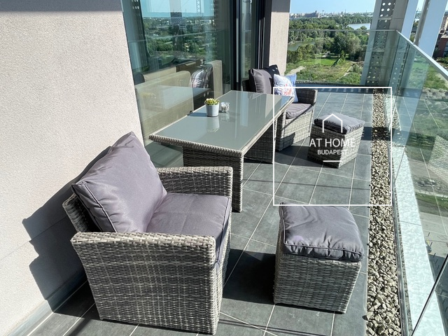 BudaPart – Exclusive 11th-floor apartment with panoramic Danube view for rent