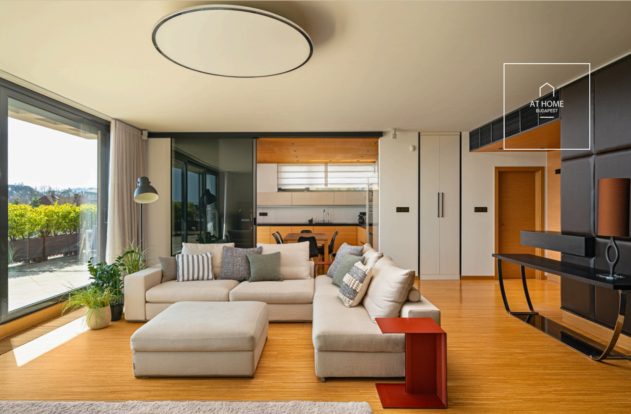 Fully renovated 3-bedroom penthouse apartment with permanent panoramic views in District II
