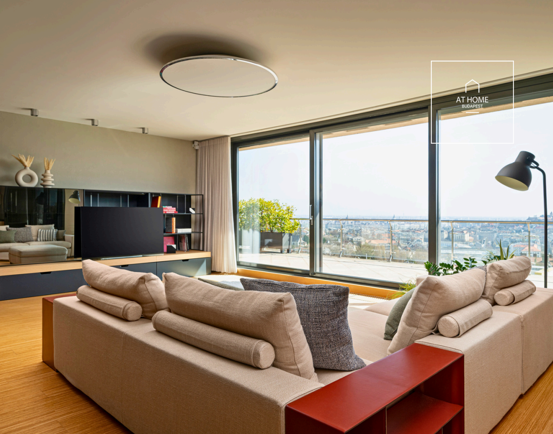 Fully renovated 3-bedroom penthouse apartment with permanent panoramic views in District II