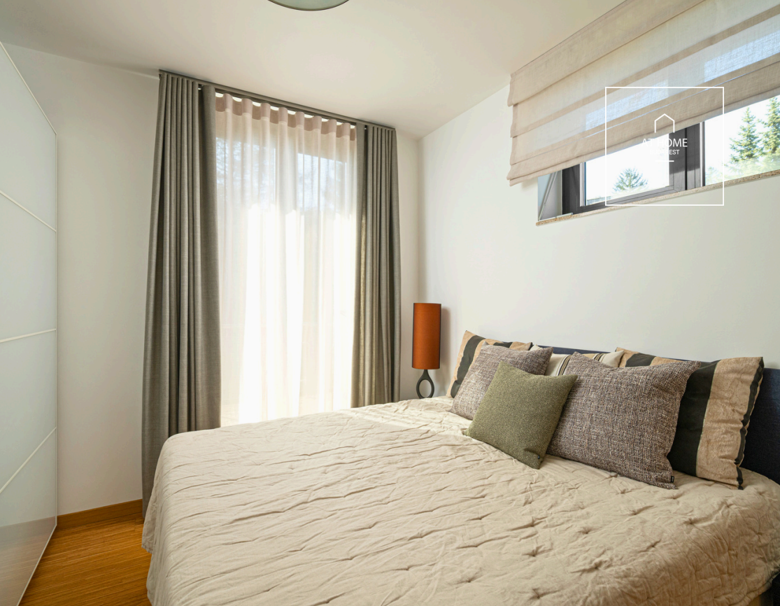 Fully renovated 3-bedroom penthouse apartment with permanent panoramic views in District II