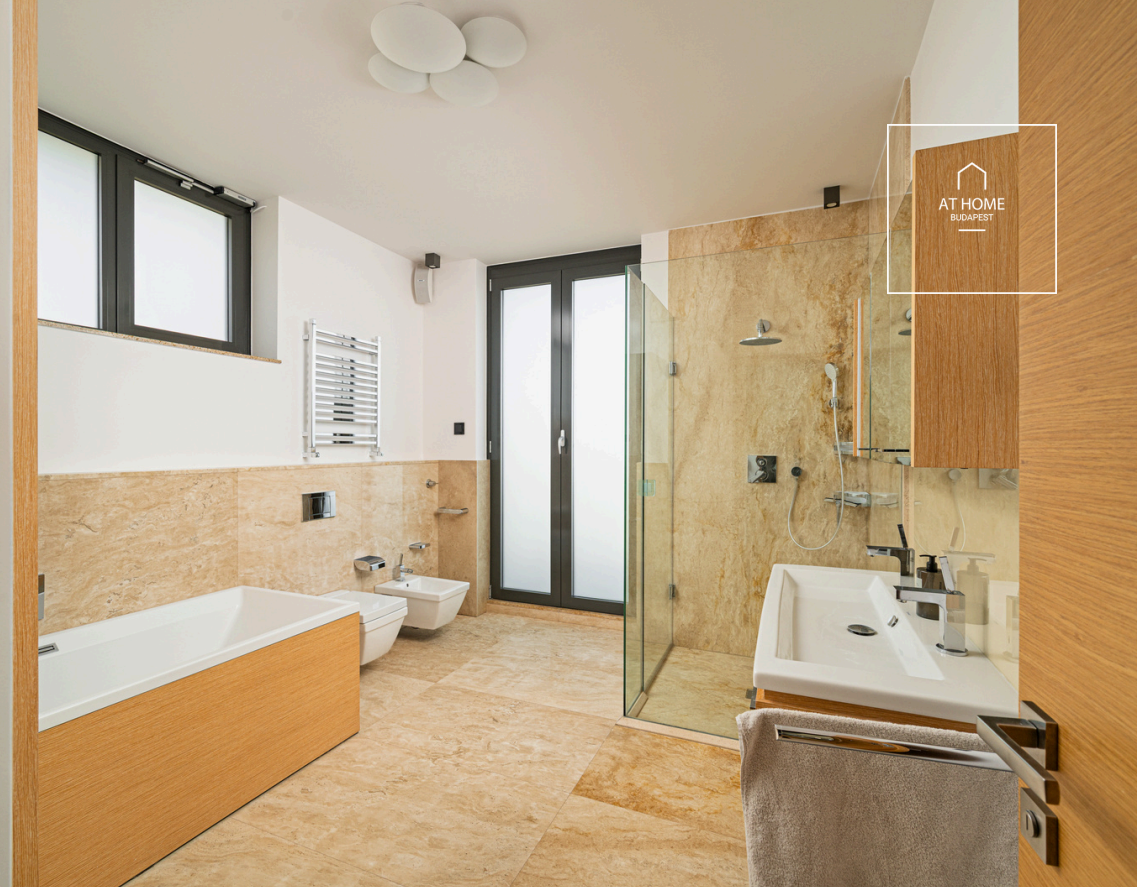 Fully renovated 3-bedroom penthouse apartment with permanent panoramic views in District II