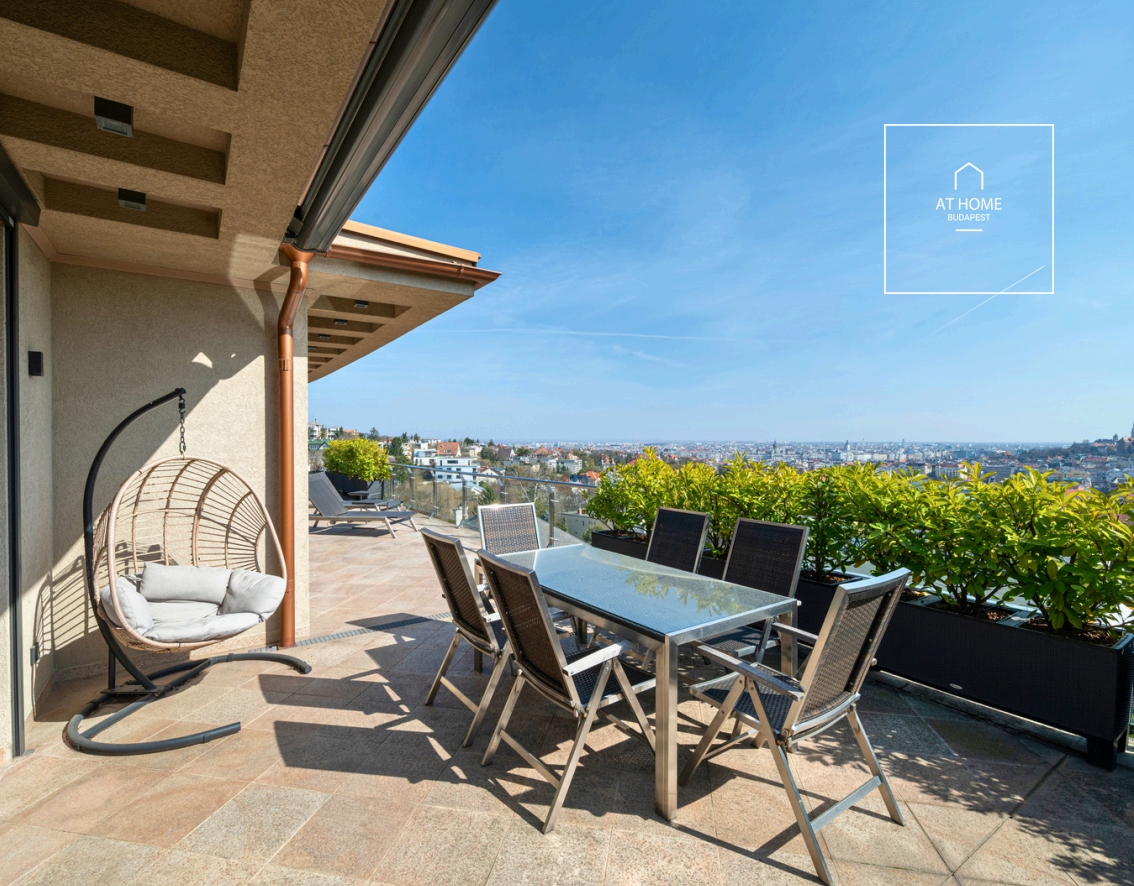Fully renovated 3-bedroom penthouse apartment with permanent panoramic views in District II