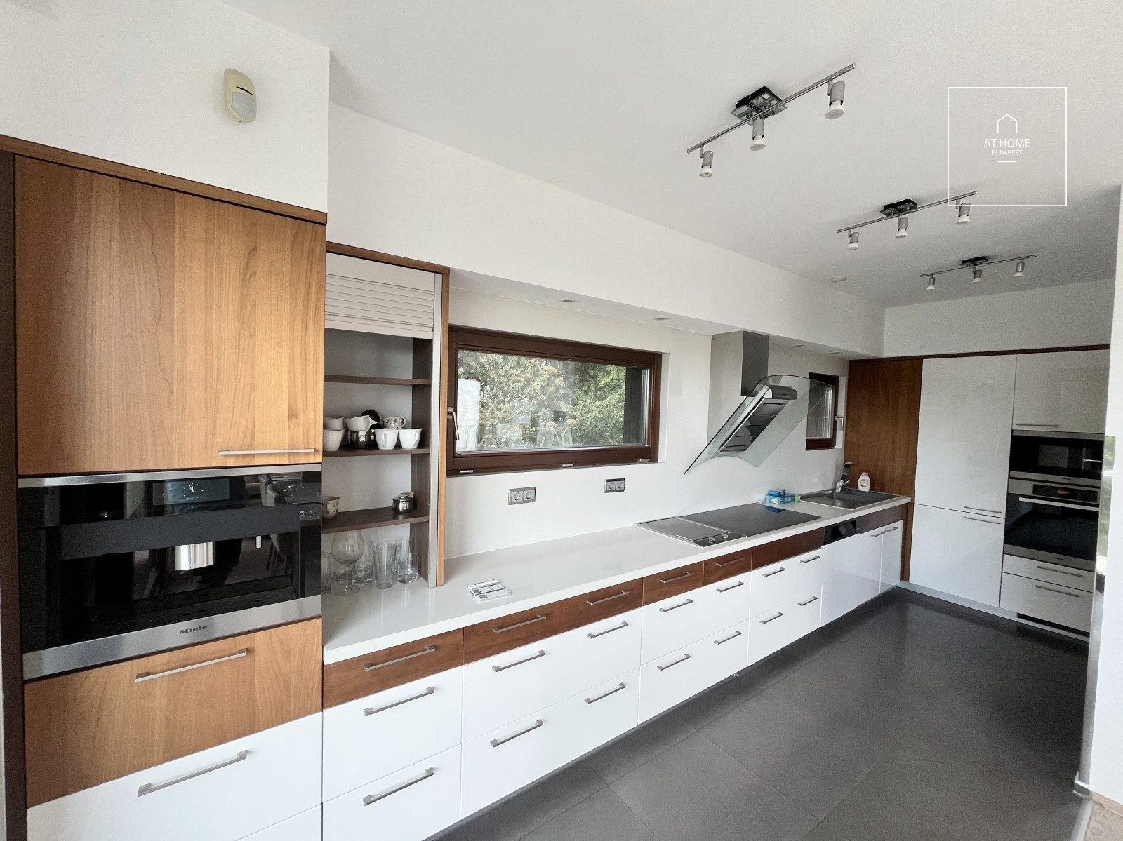 Luxurious Detached House with Indoor Pool in Rózsadomb, District II