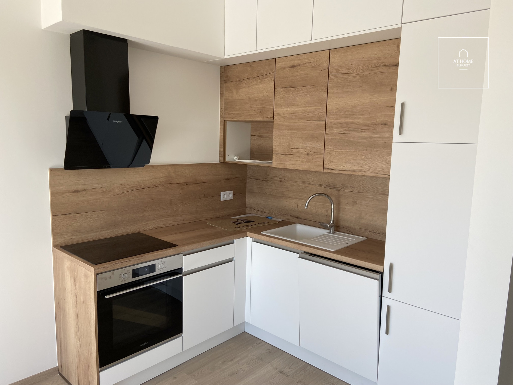 A newly built one-bedroom apartment is available For rent in the 11th district of Budapest, Budapart.