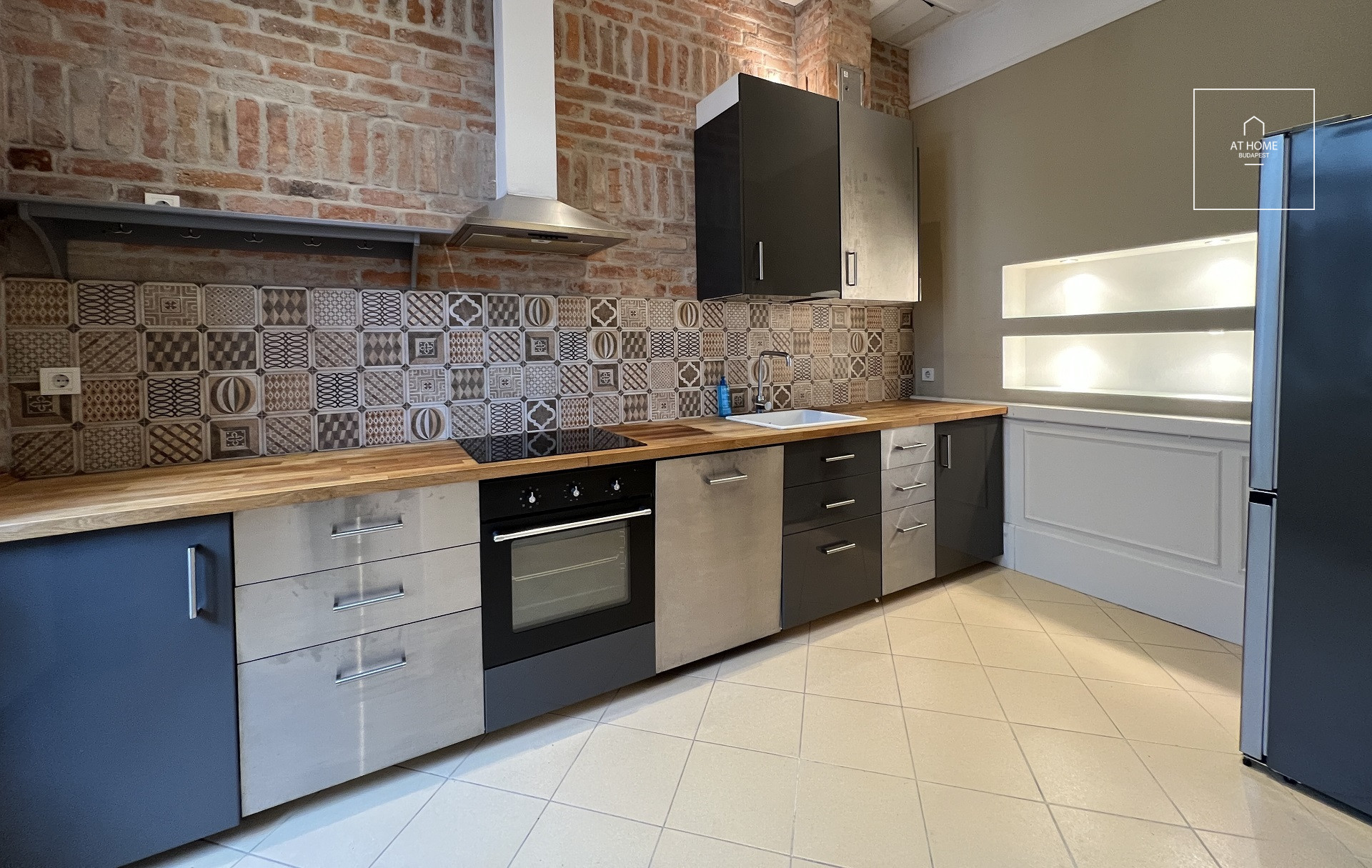 Bright and Spacious Apartment on Andrássy Boulevard