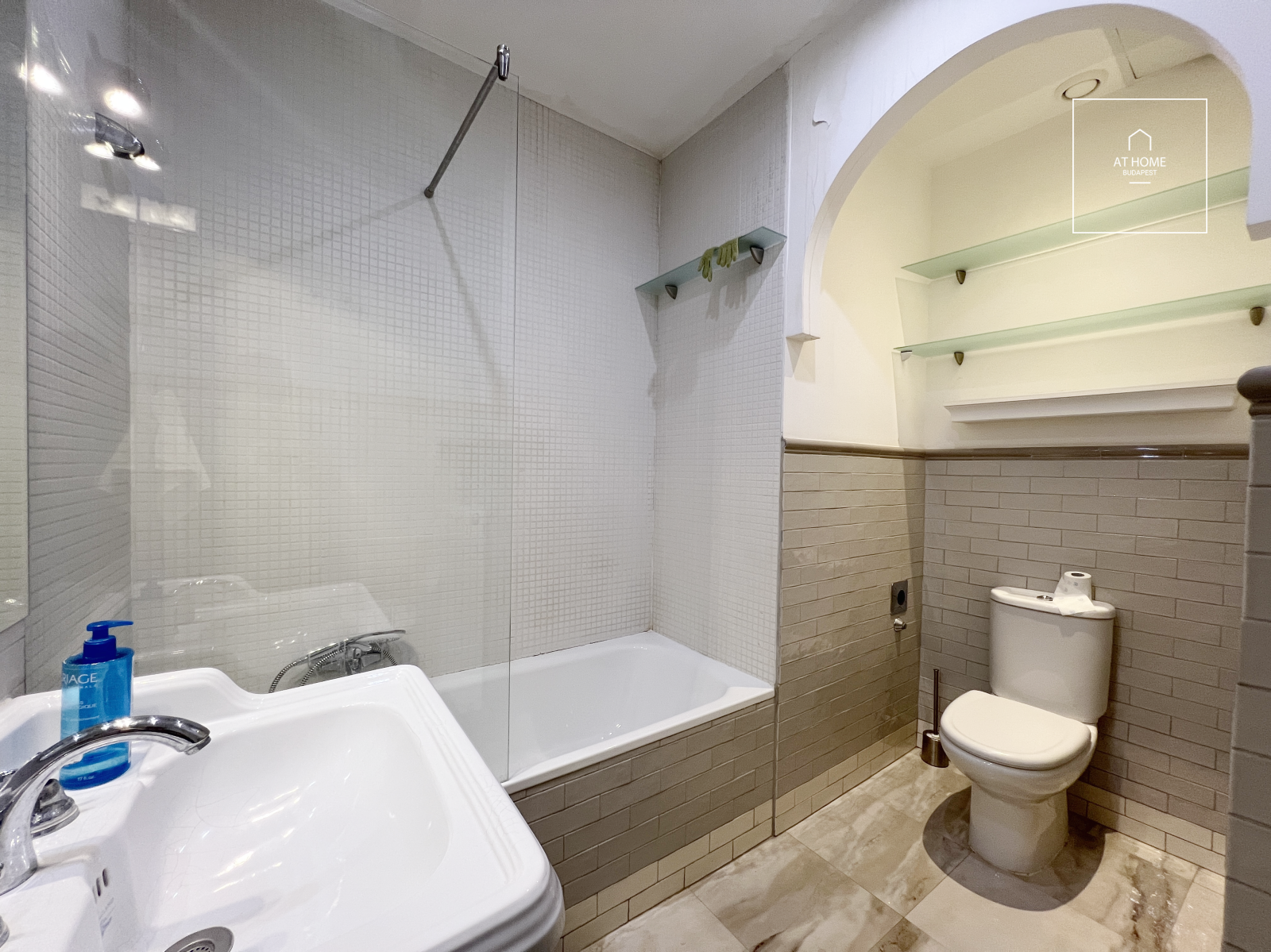 Bright and Spacious Apartment on Andrássy Boulevard