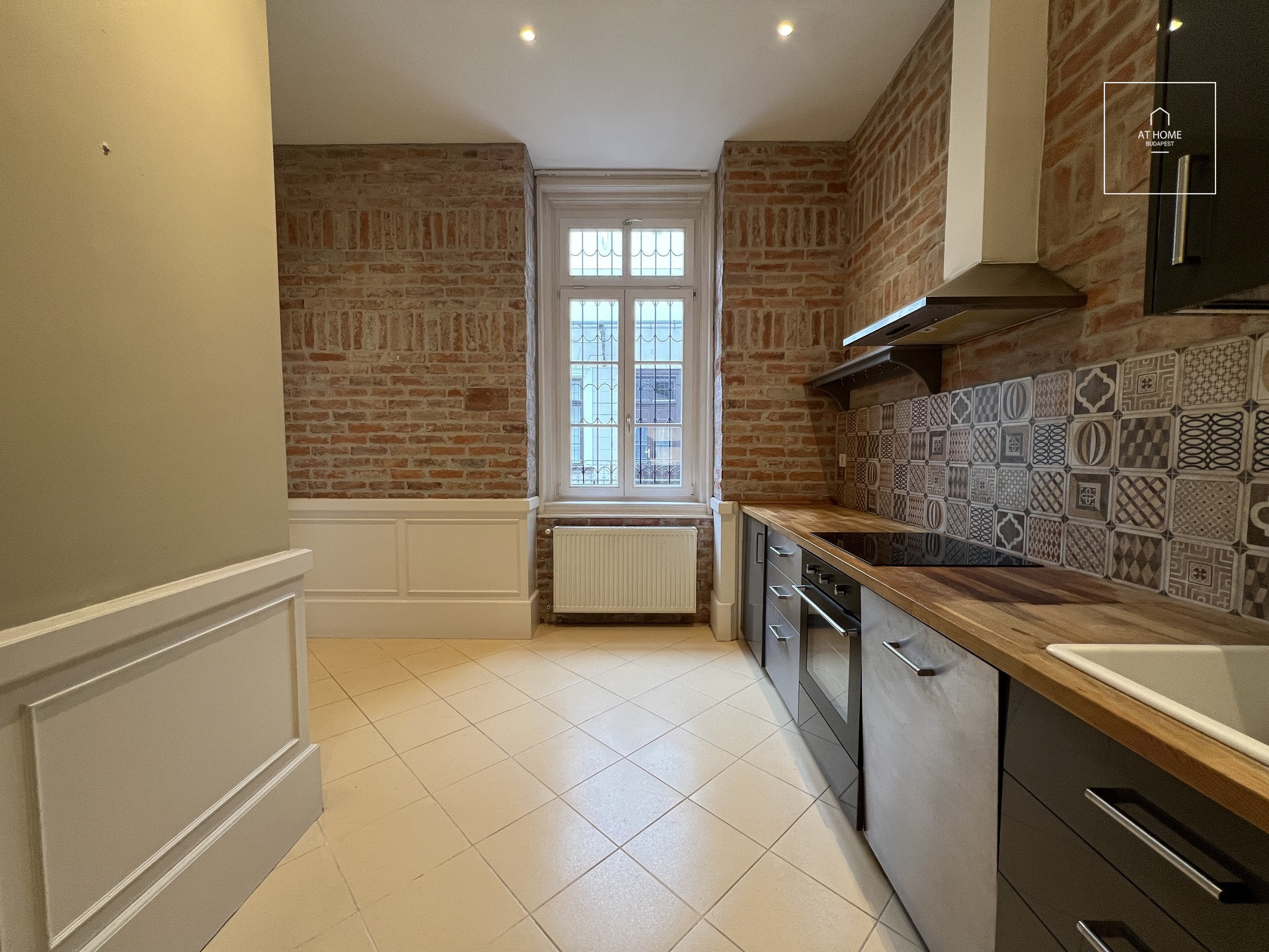 Világos, tágas lakás kiadó az Andrássy úton