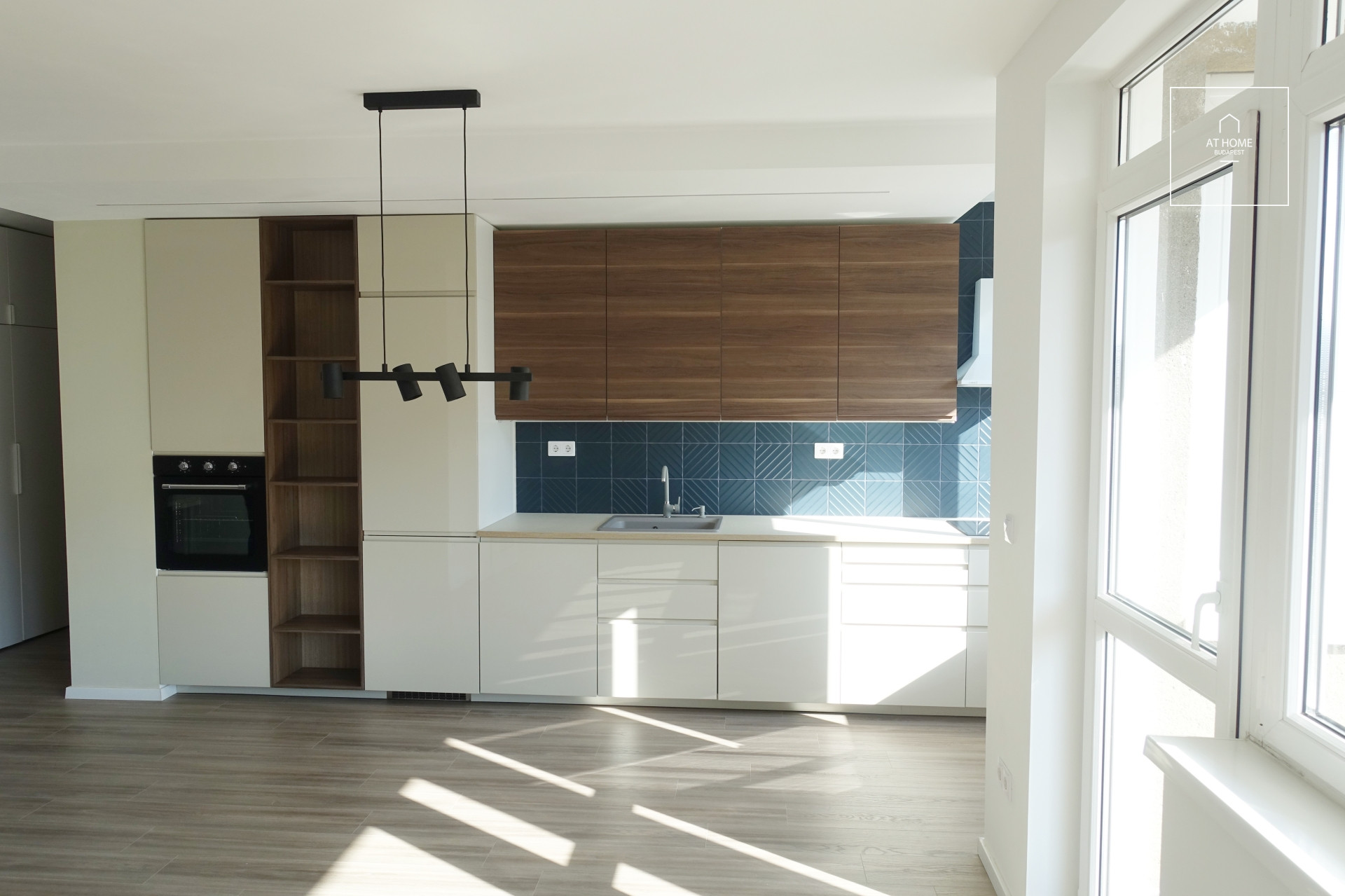 In the 13th district  of Budapest, a panoramic apartment for rent in the frequented part of Újlipótváros