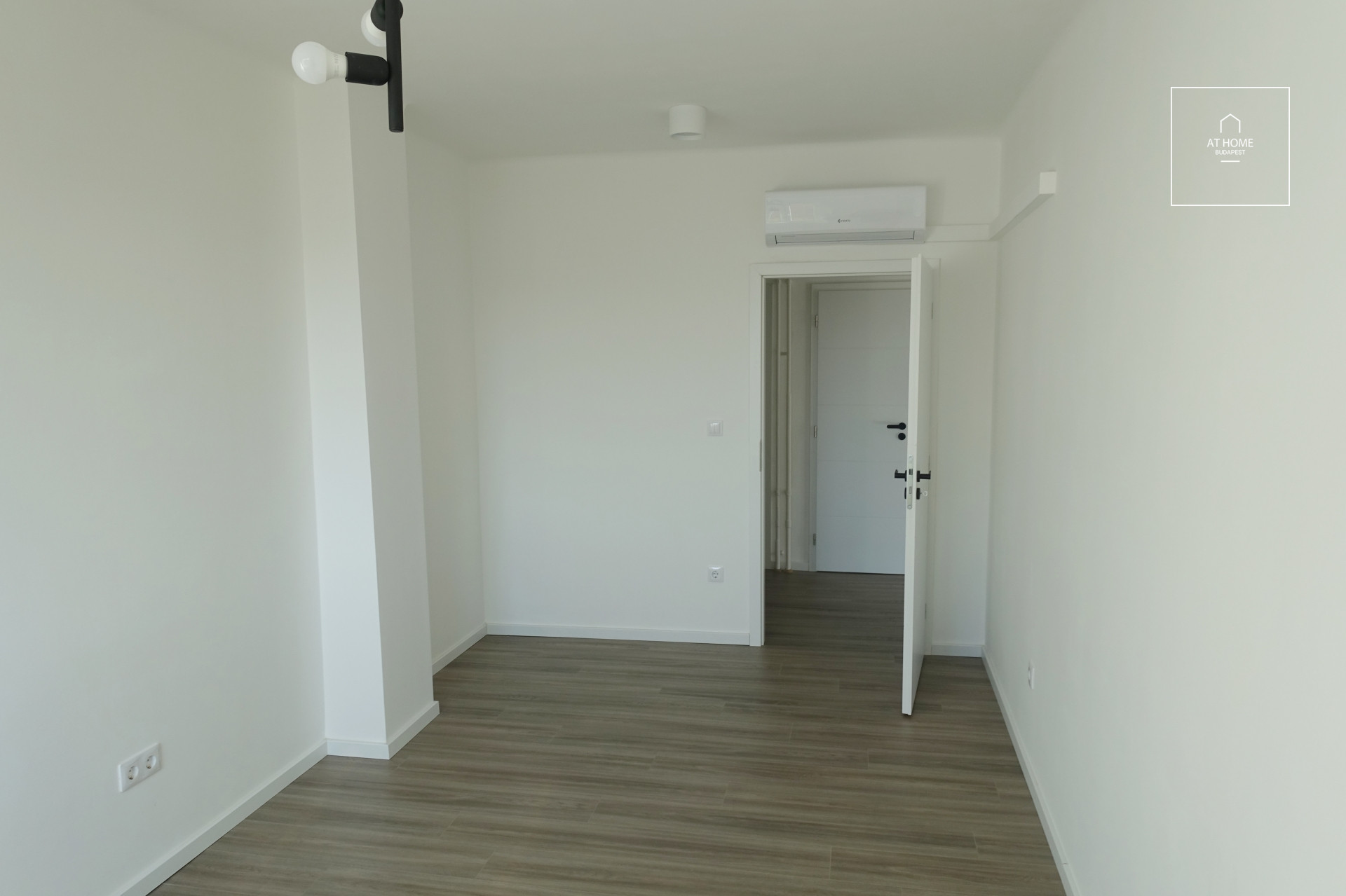 In the 13th district  of Budapest, a panoramic apartment for rent in the frequented part of Újlipótváros