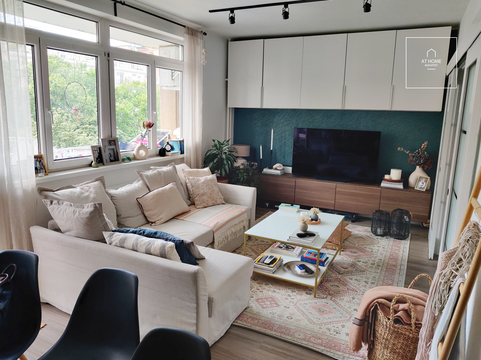 In the 13th district  of Budapest, a panoramic apartment for rent in the frequented part of Újlipótváros