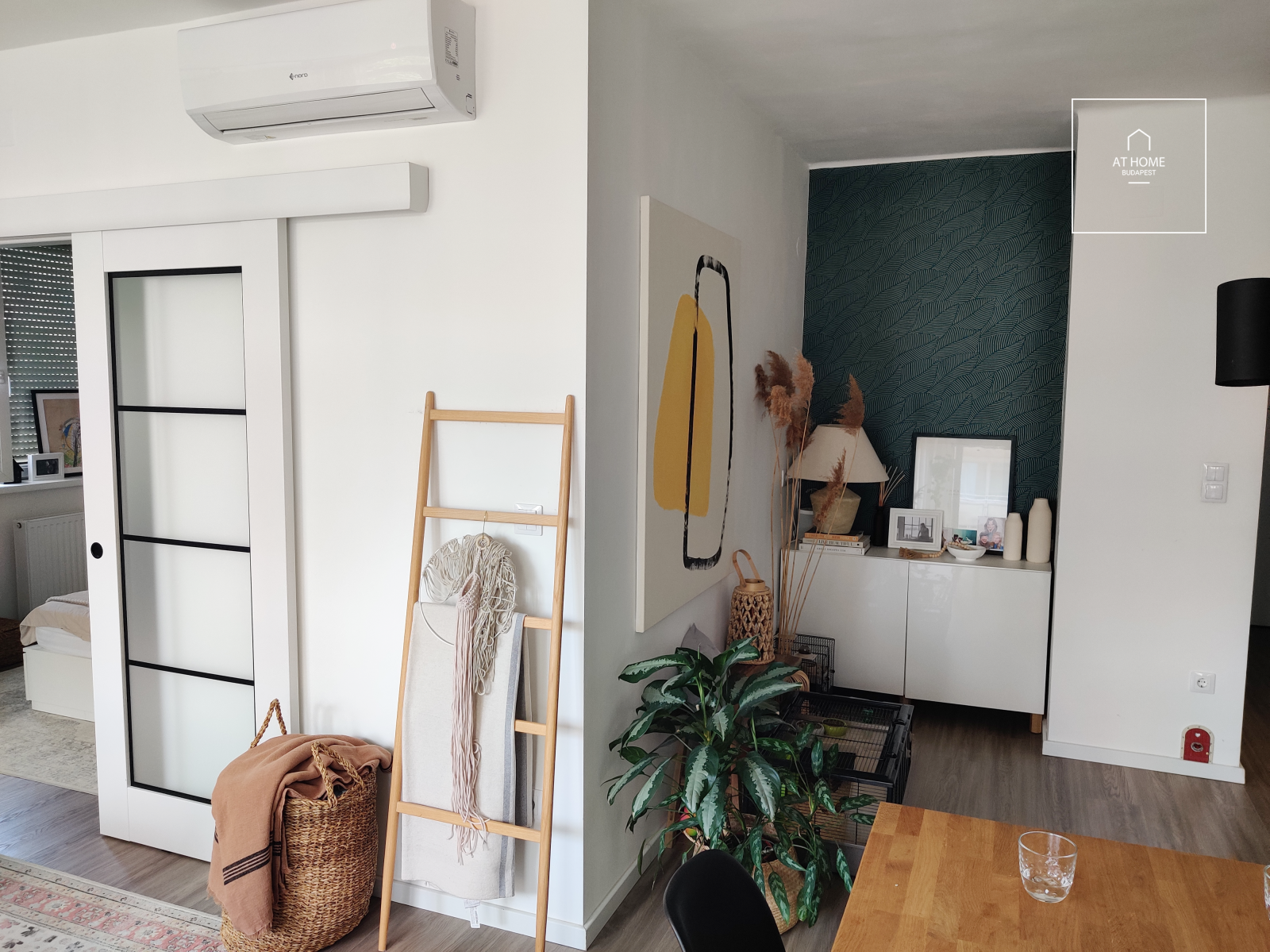 In the 13th district  of Budapest, a panoramic apartment for rent in the frequented part of Újlipótváros
