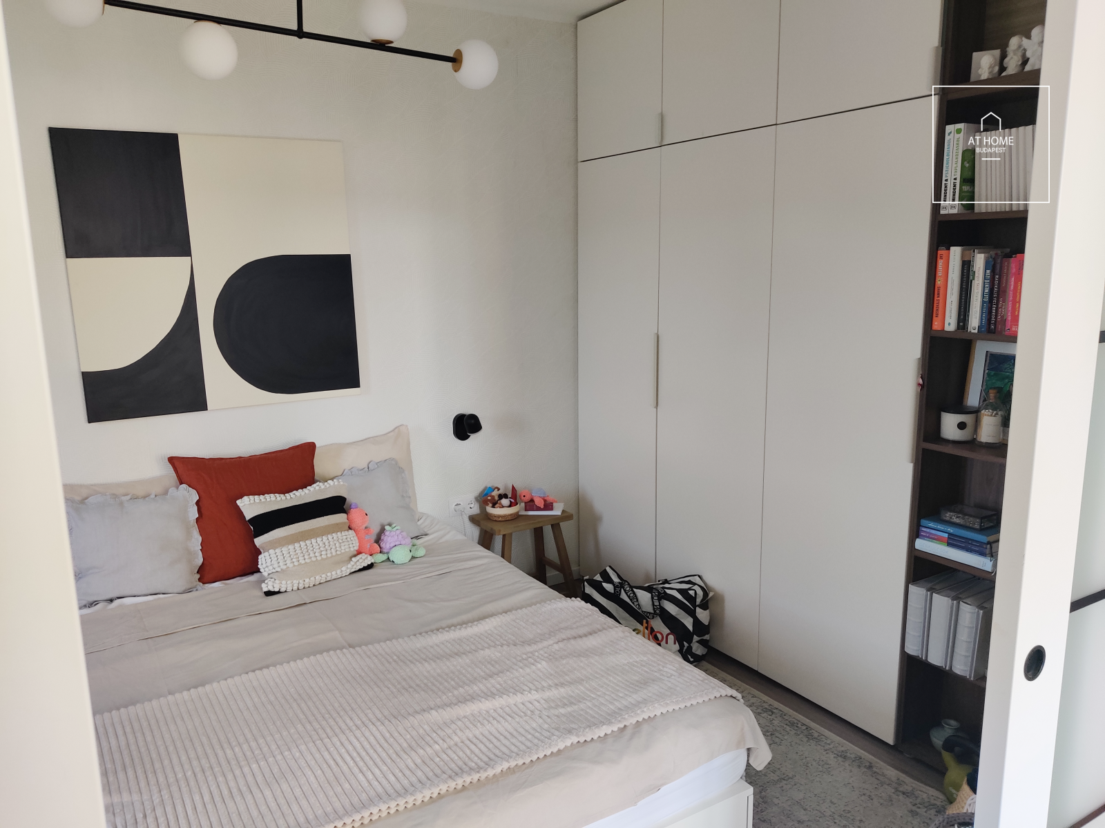 In the 13th district  of Budapest, a panoramic apartment for rent in the frequented part of Újlipótváros